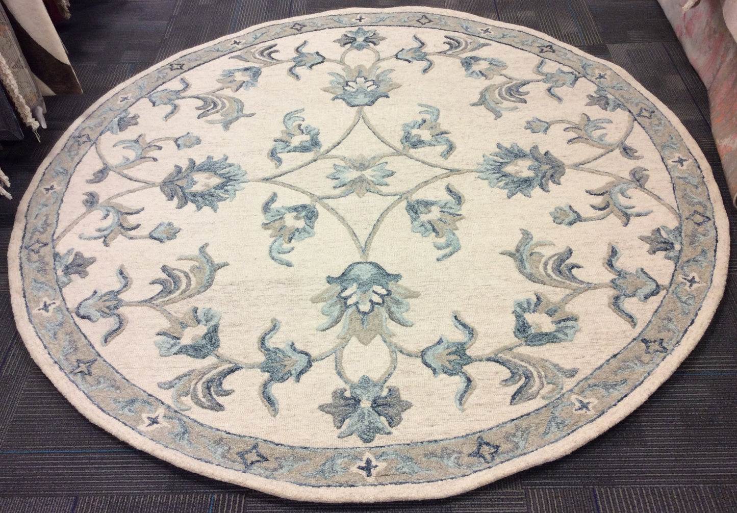 Hand Tufted Wool Ivory/Blue Floral Round Rug (7'3"Rd)