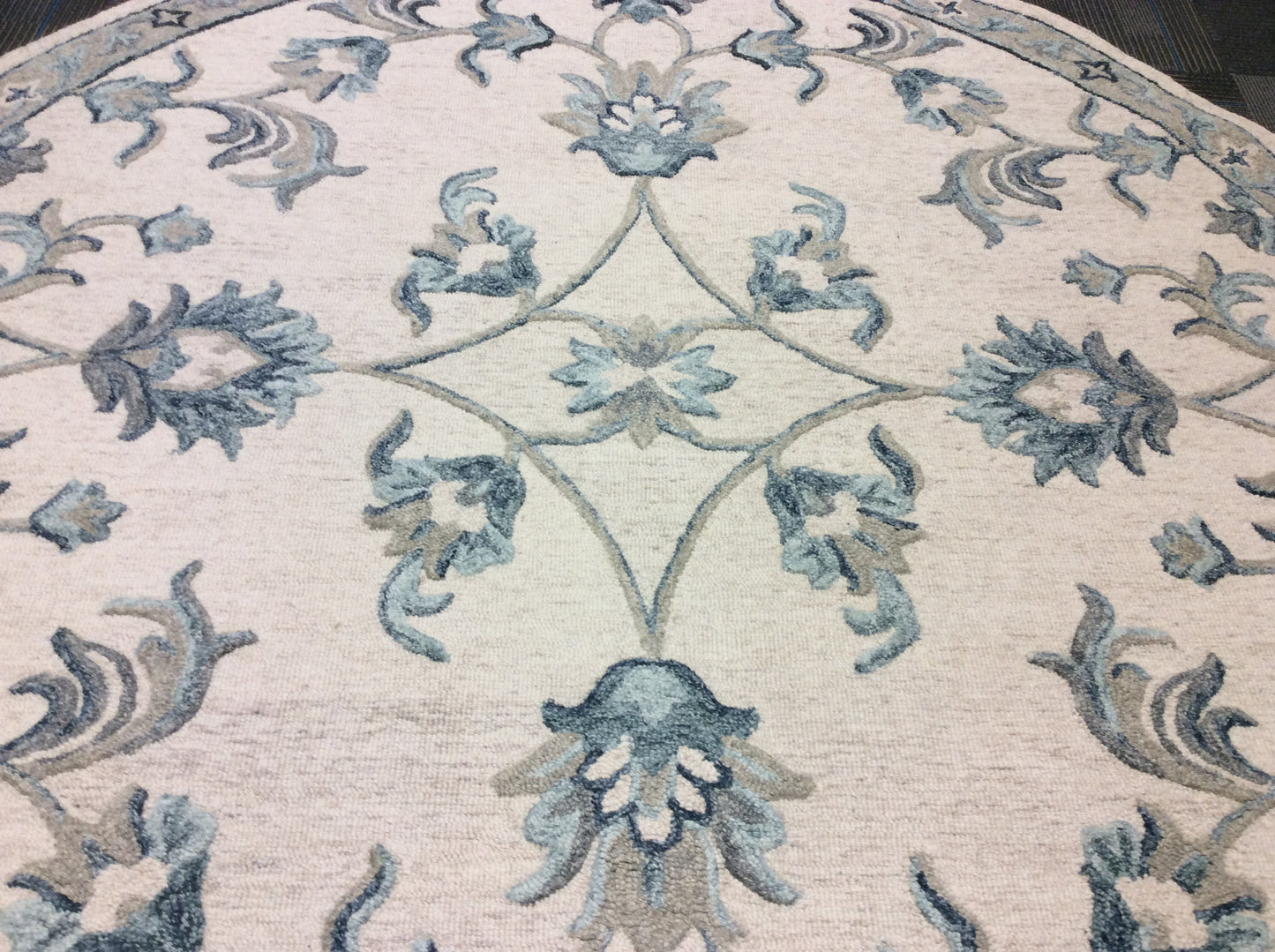 Hand Tufted Wool Ivory/Blue Floral Round Rug (7'3"Rd)
