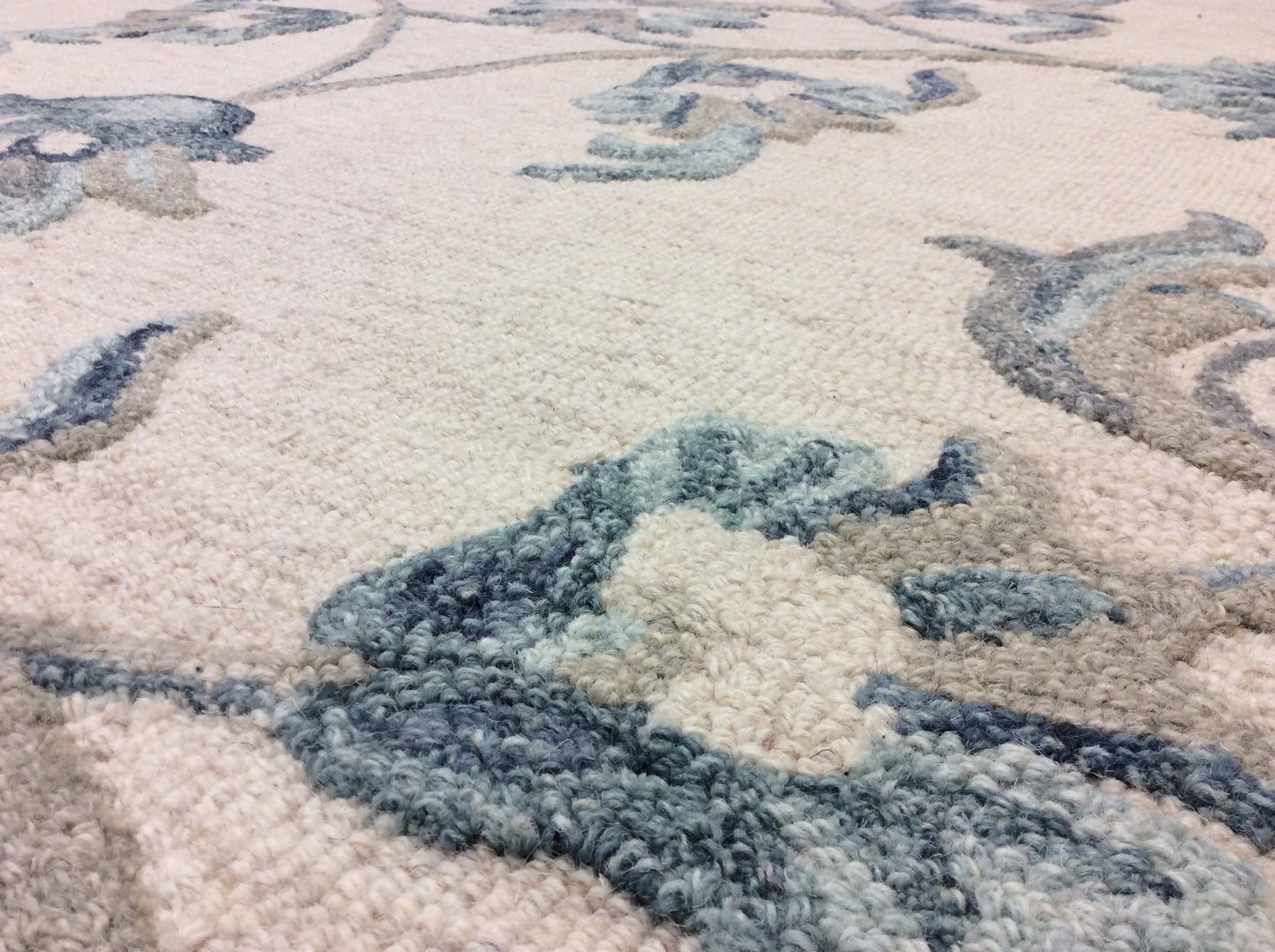 Hand Tufted Wool Ivory/Blue Floral Round Rug (7'3"Rd)