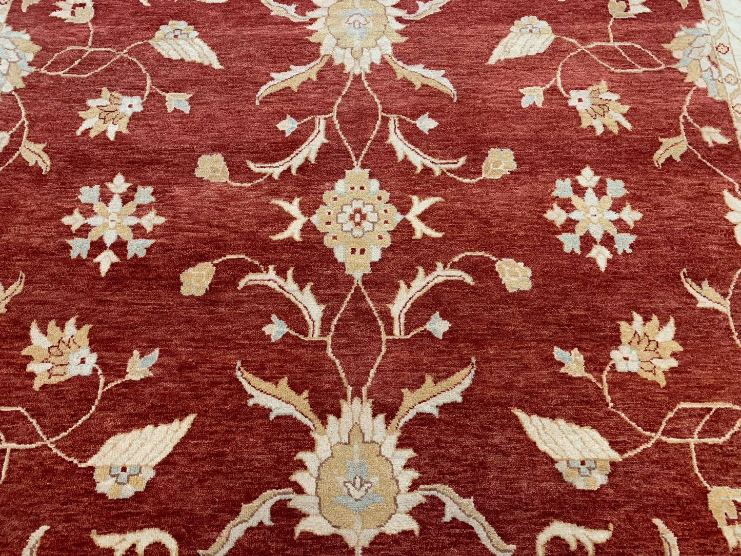 Hand-Knotted Wool Red/Ivory Agra Rug (7'11"x9'8")