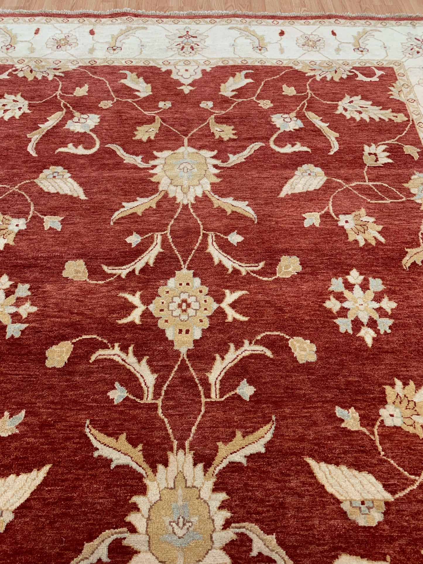 Hand-Knotted Wool Red/Ivory Agra Rug (7'11"x9'8")