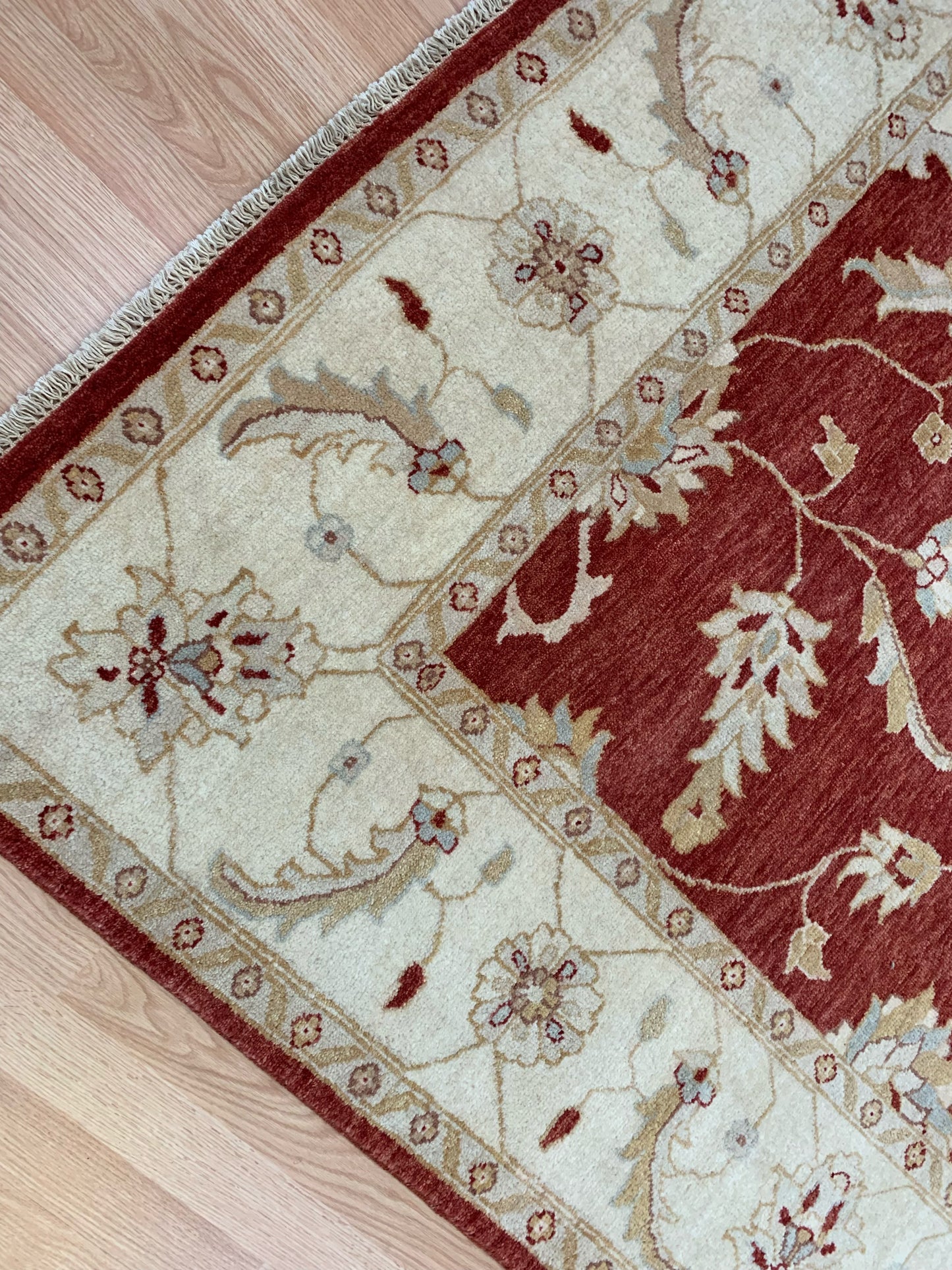 Hand-Knotted Wool Red/Ivory Agra Rug (7'11"x9'8")