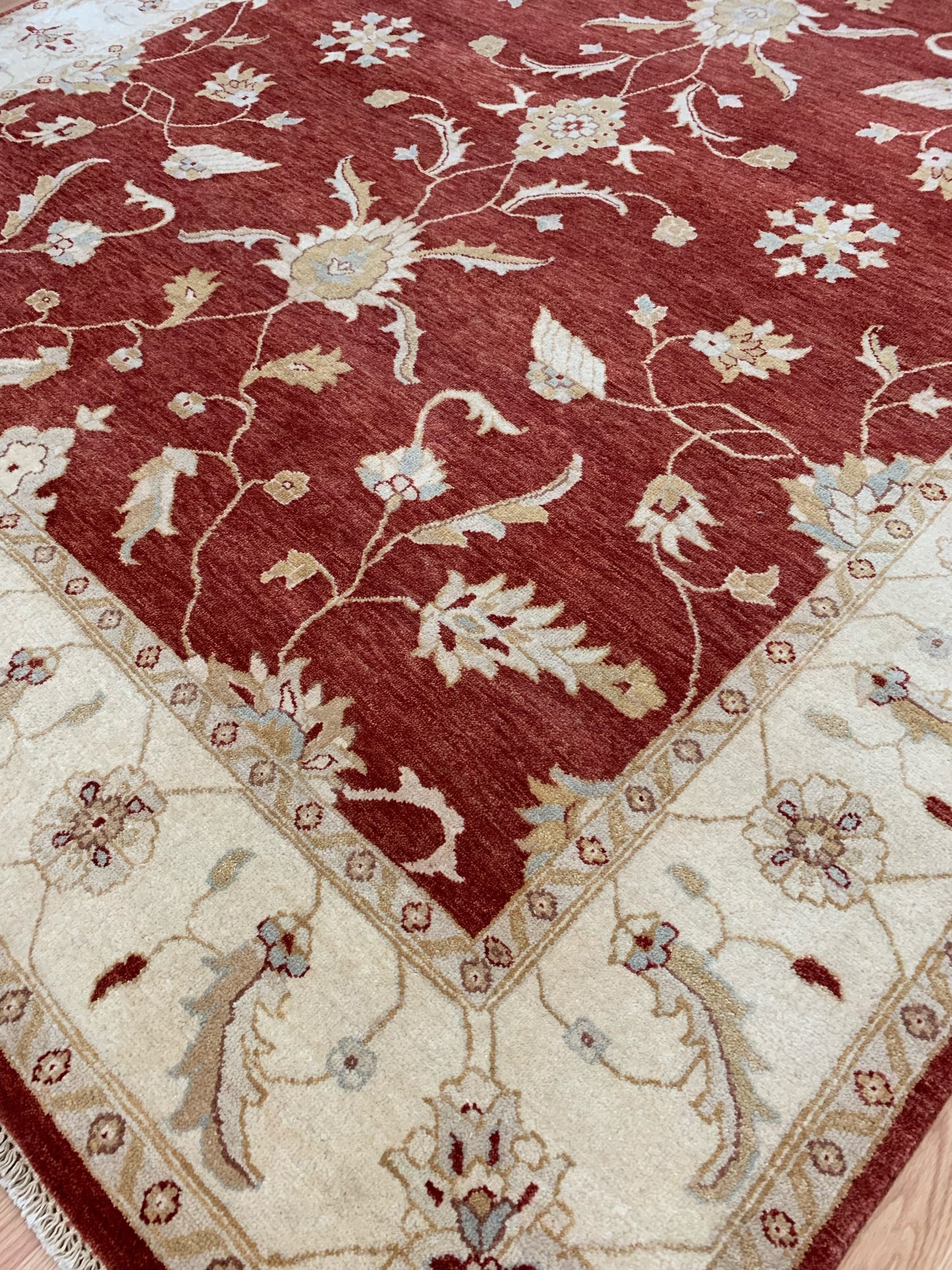 Hand-Knotted Wool Red/Ivory Agra Rug (7'11"x9'8")
