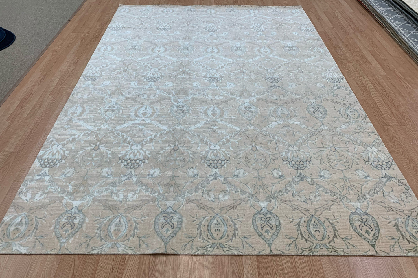 Machine Woven Wool & Art Silk Nourison Luminance LUM7 Rug (7'7"x10'6")