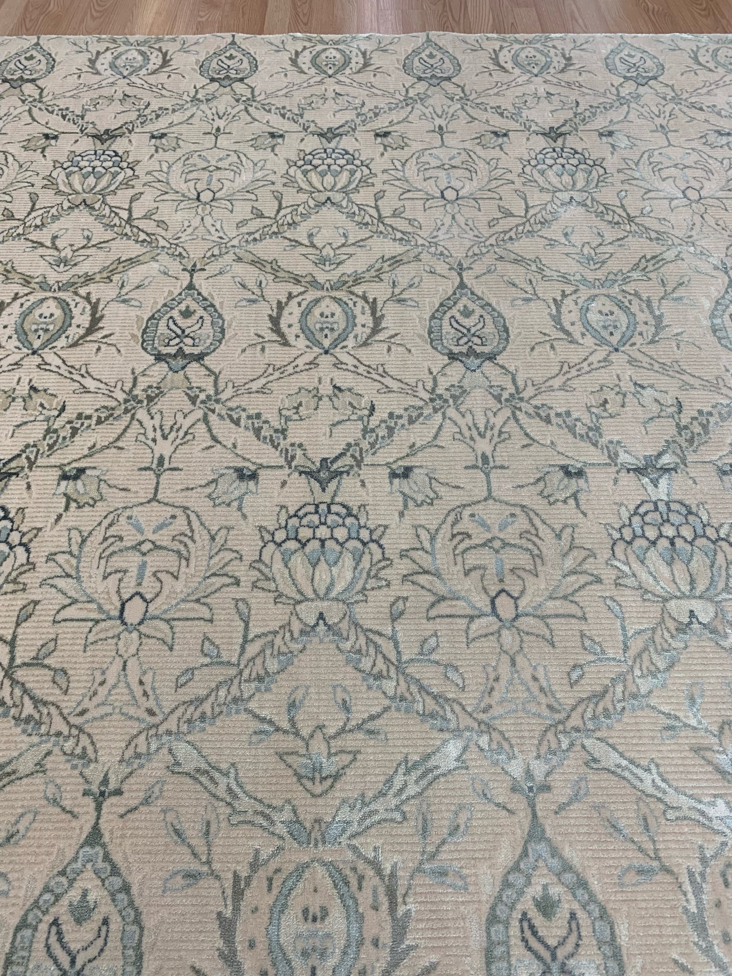 Machine Woven Wool & Art Silk Nourison Luminance LUM7 Rug (7'7"x10'6")