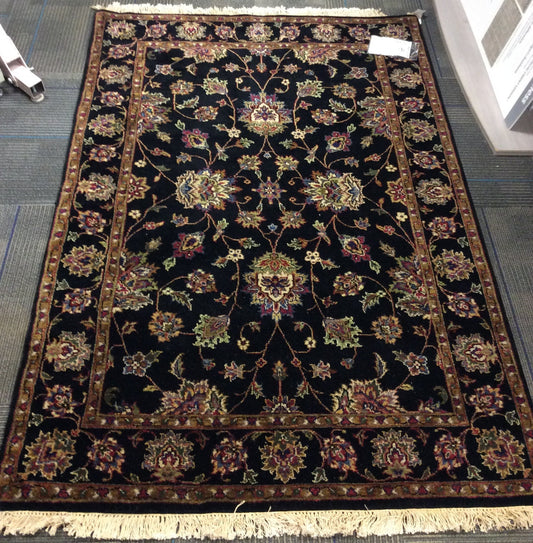 Hand-Knotted Wool Black Agra Rug (4'x6')