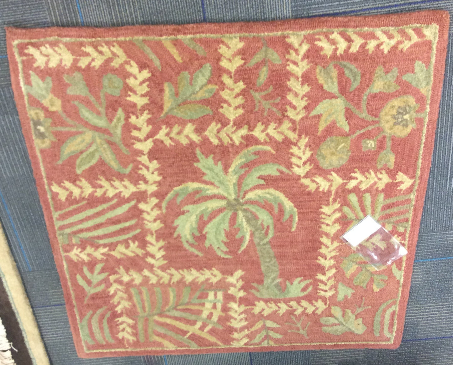 Hand Tufted Wool Fuzzy Peach Palms Square Rug (4'Sq)