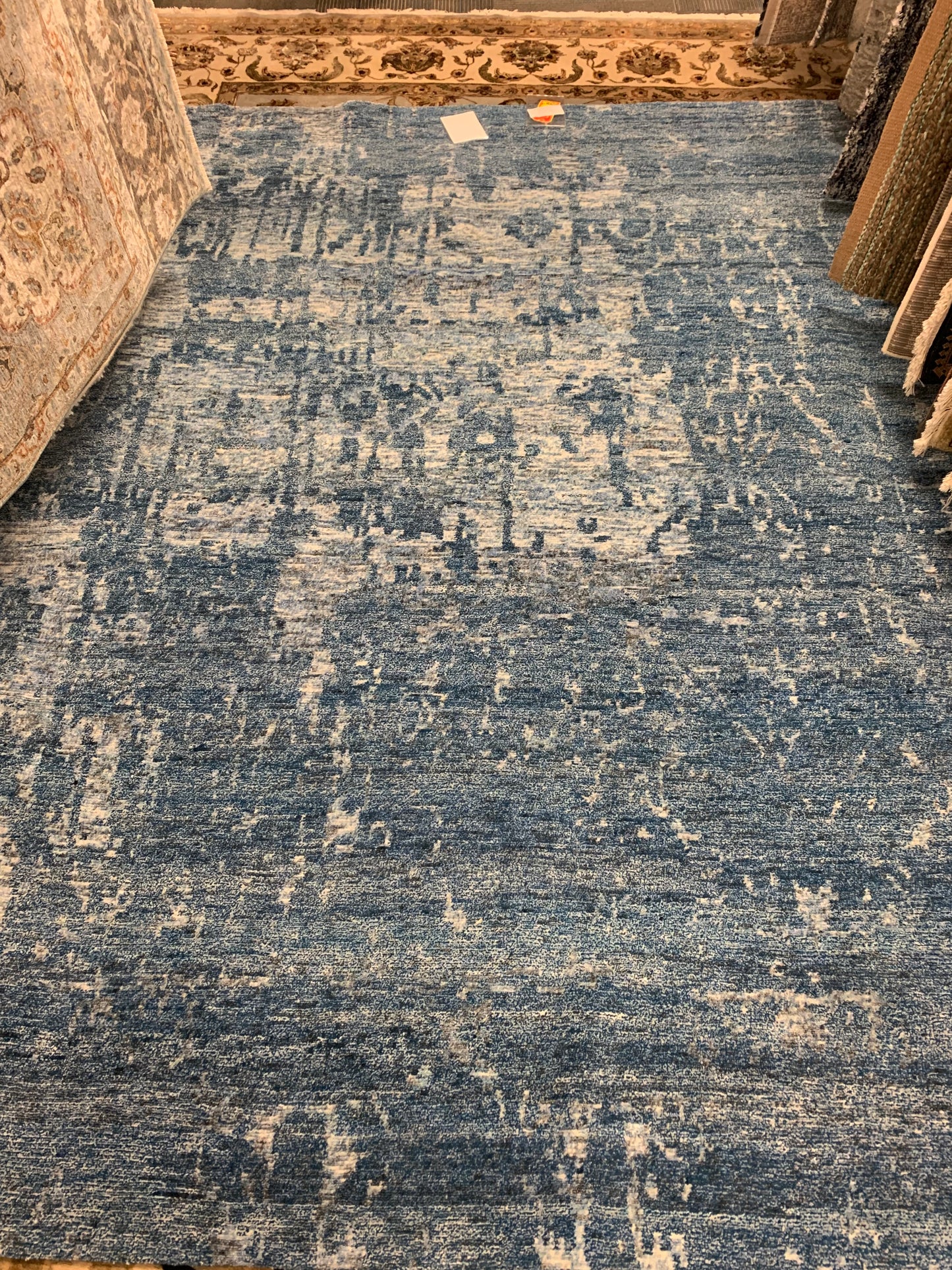 Hand-Knotted Nourison Silk Shadows Silk/Wool Blue Rug (7'9"x9'9")