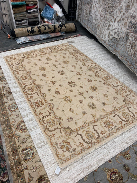 Hand-Knotted Wool Bhadohi Ivory/Ivory Rug (5'6"x8'6")