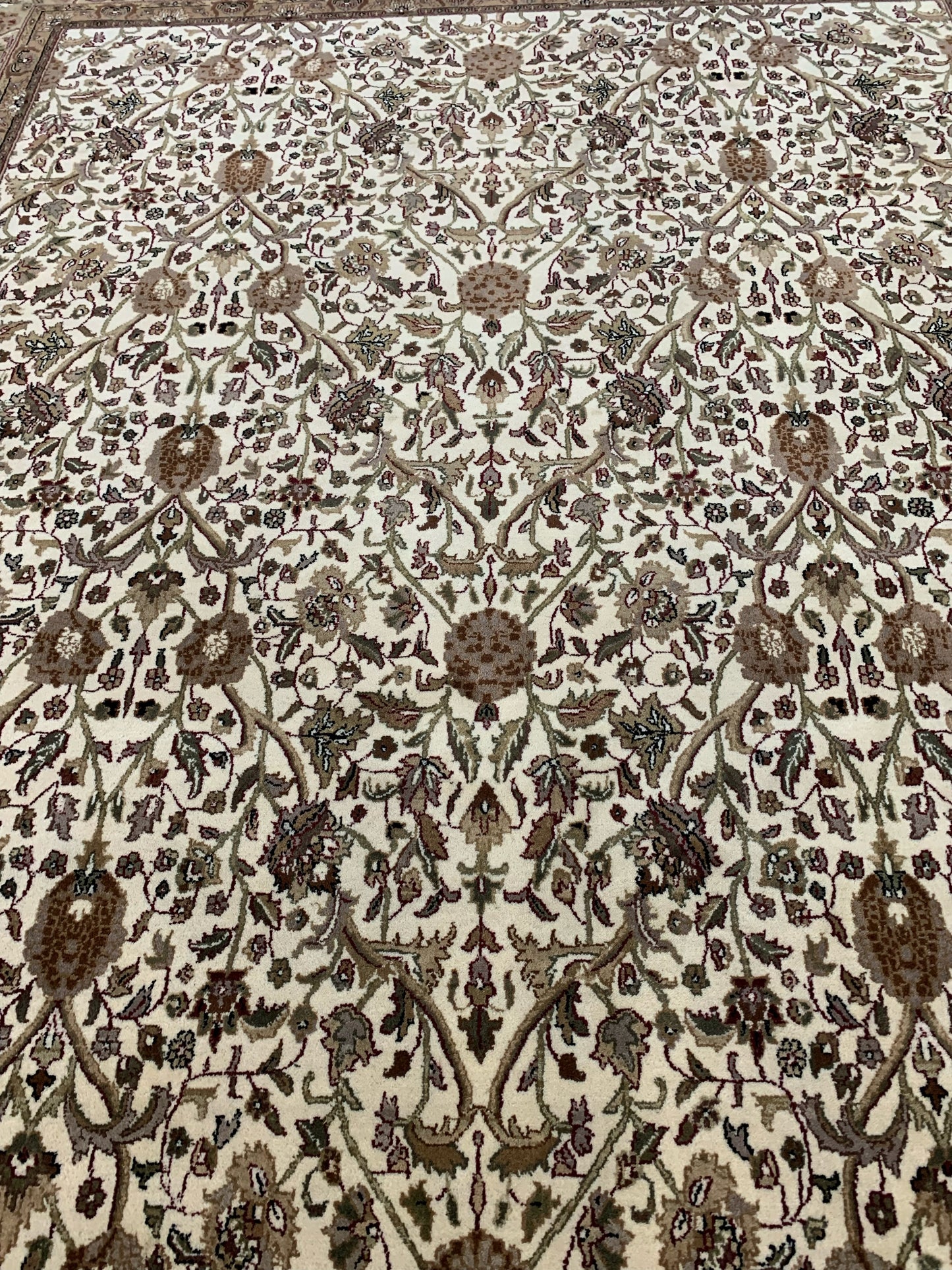 Hand-Knotted Wool Indo-Kerman Ivory/Camel Rug (8'9"x11'6")