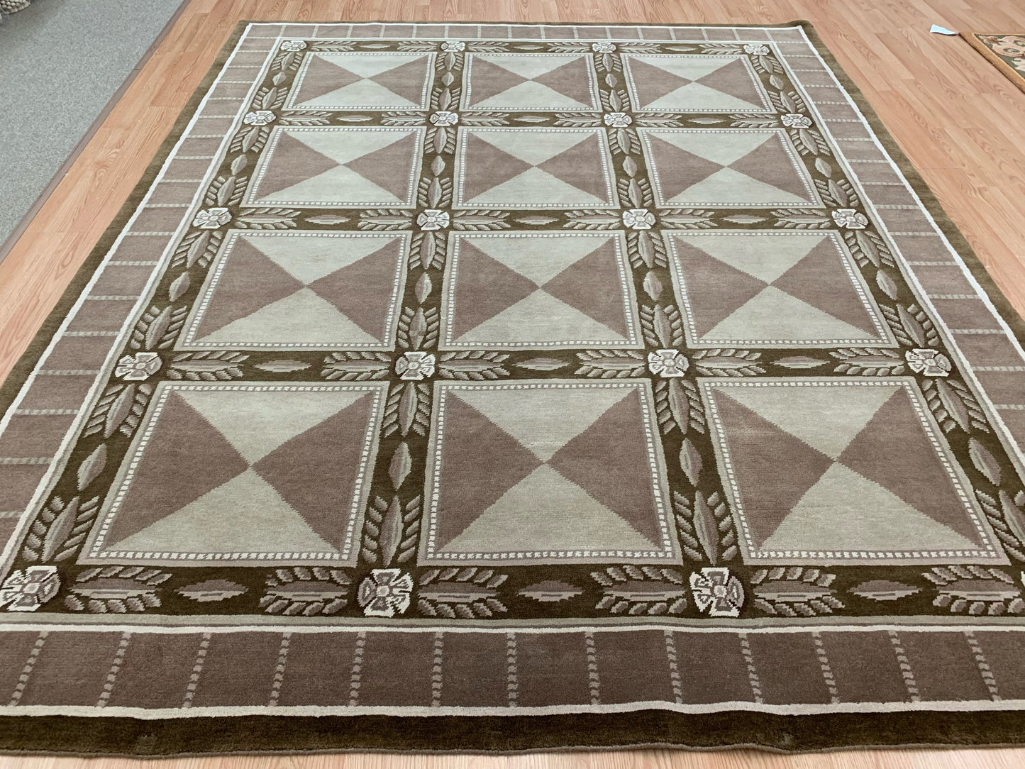 Hand-Knotted Wool Taupe Neoclassical Directoire Rug (8'1"x9'11")