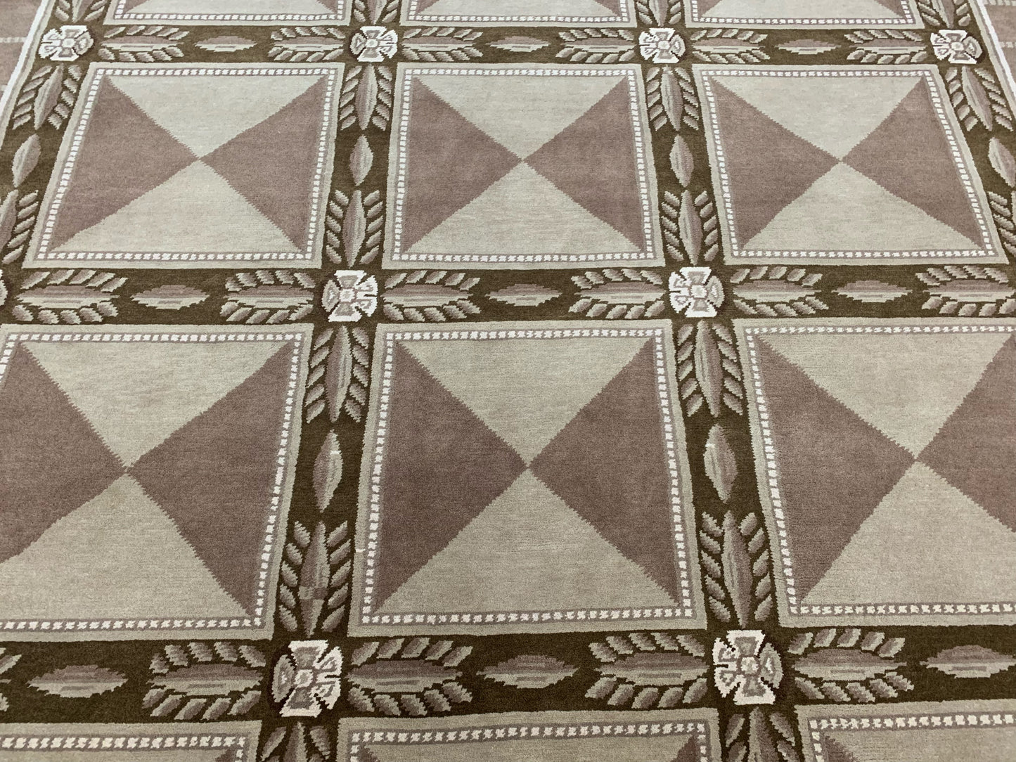 Hand-Knotted Wool Taupe Neoclassical Directoire Rug (8'1"x9'11")