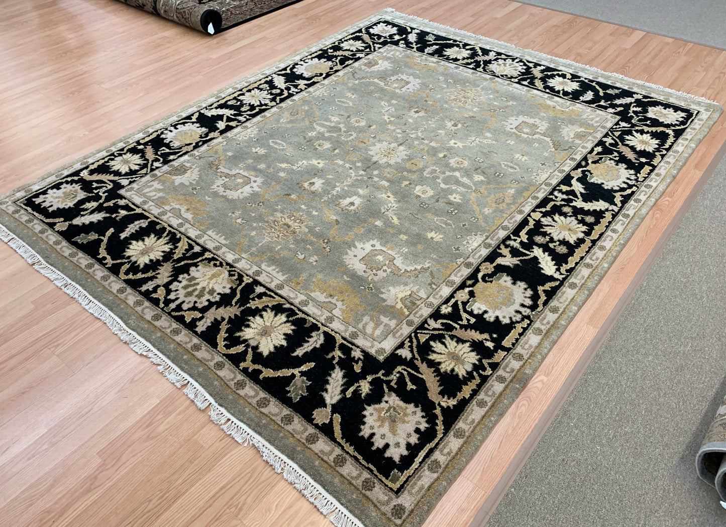 Hand-Knotted Wool Green/Black Ushak Rug (8'1"x9'11")