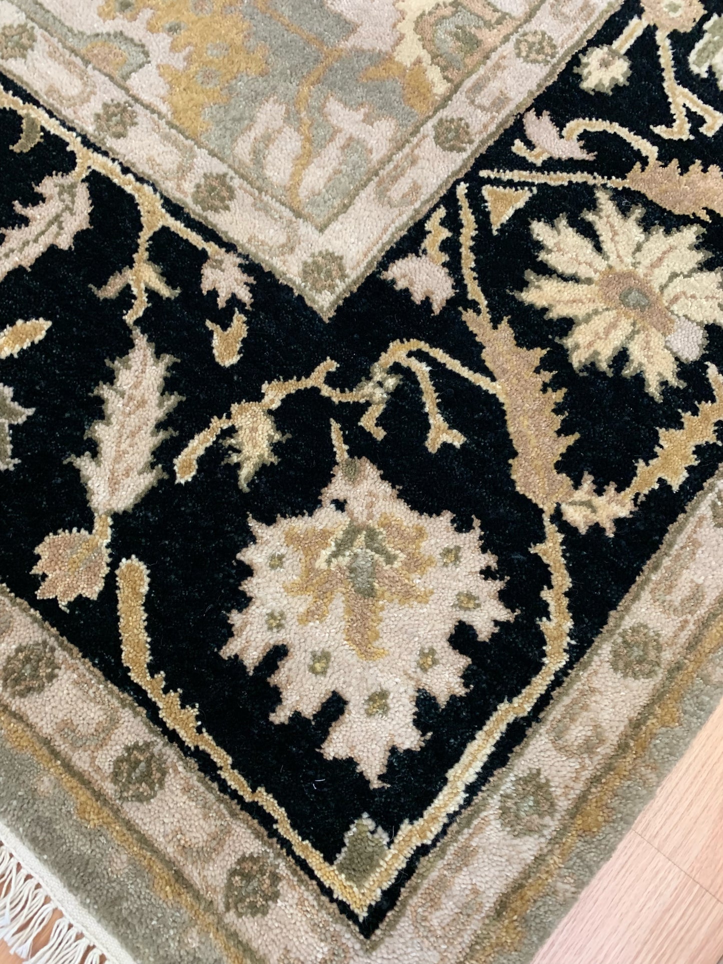 Hand-Knotted Wool Green/Black Ushak Rug (8'1"x9'11")