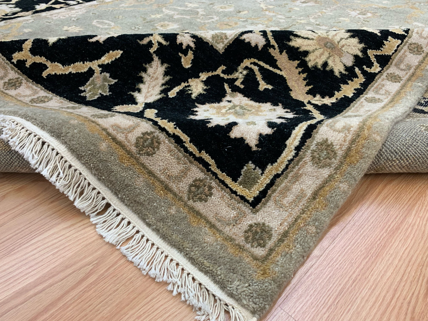 Hand-Knotted Wool Green/Black Ushak Rug (8'1"x9'11")