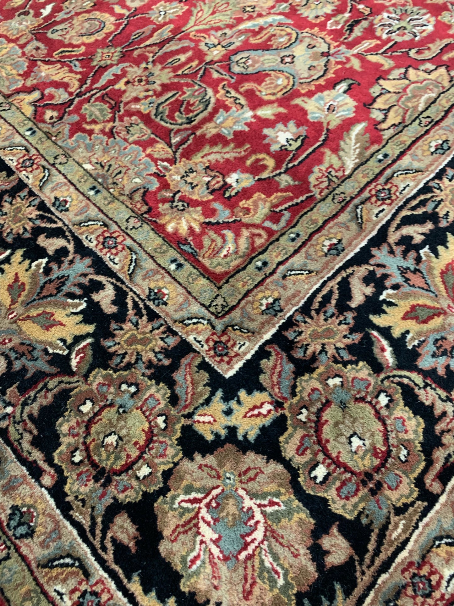 Hand-Knotted Wool Indo-Tabriz  Red/Black Rug (7'7"x9'11")