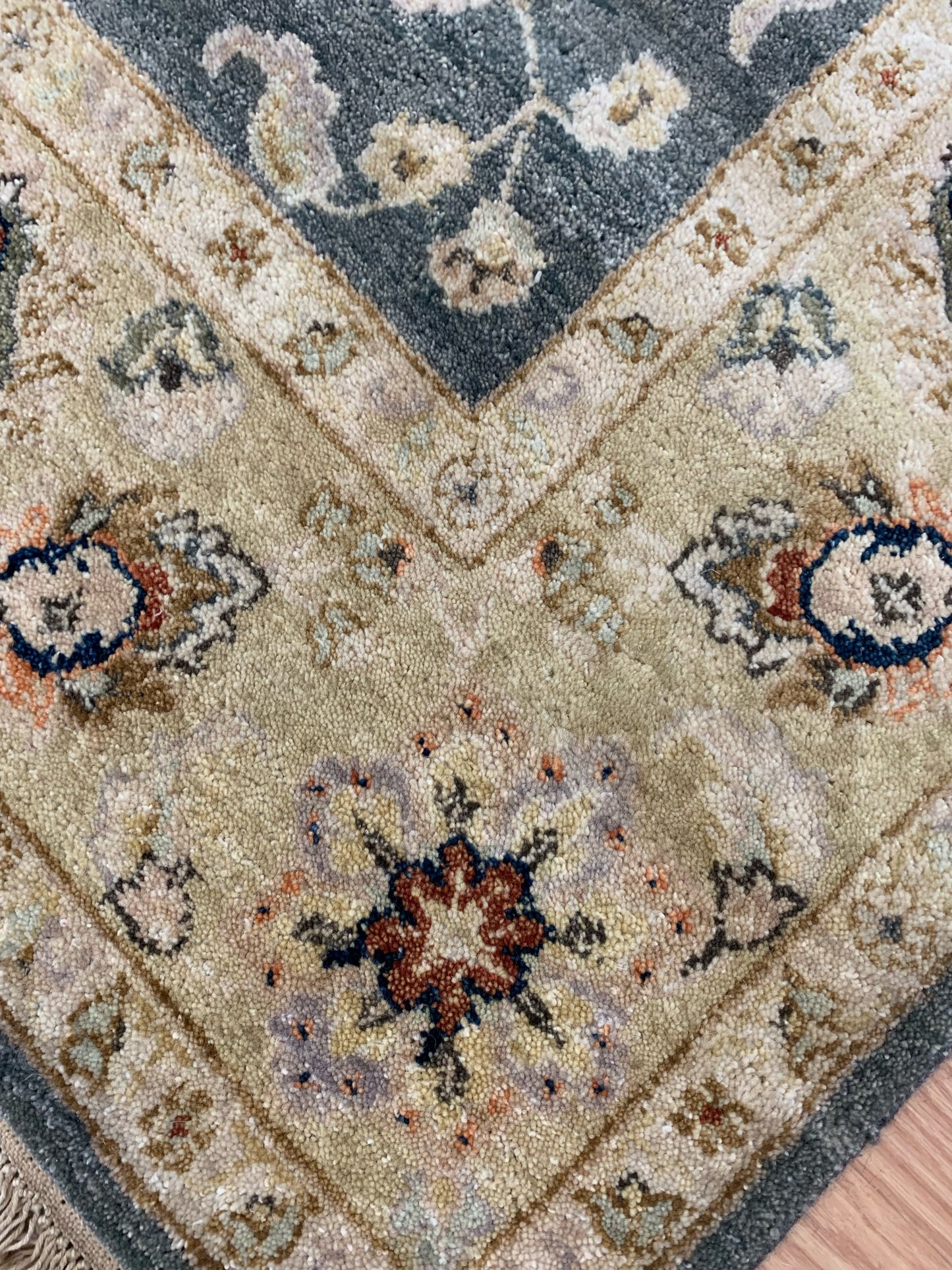 Hand-Knotted Wool Slate/Gold Kashan Rug (6' x 9')