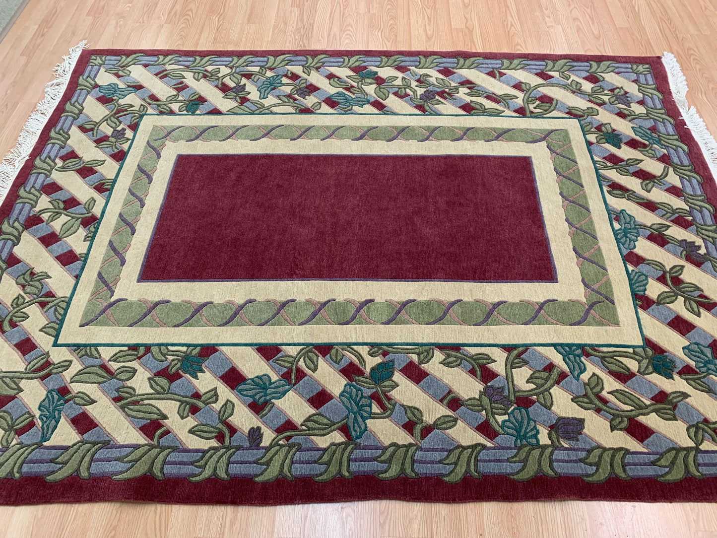 Hand-Knotted Wool Burgundy Lattice Border Rug (6'x9')