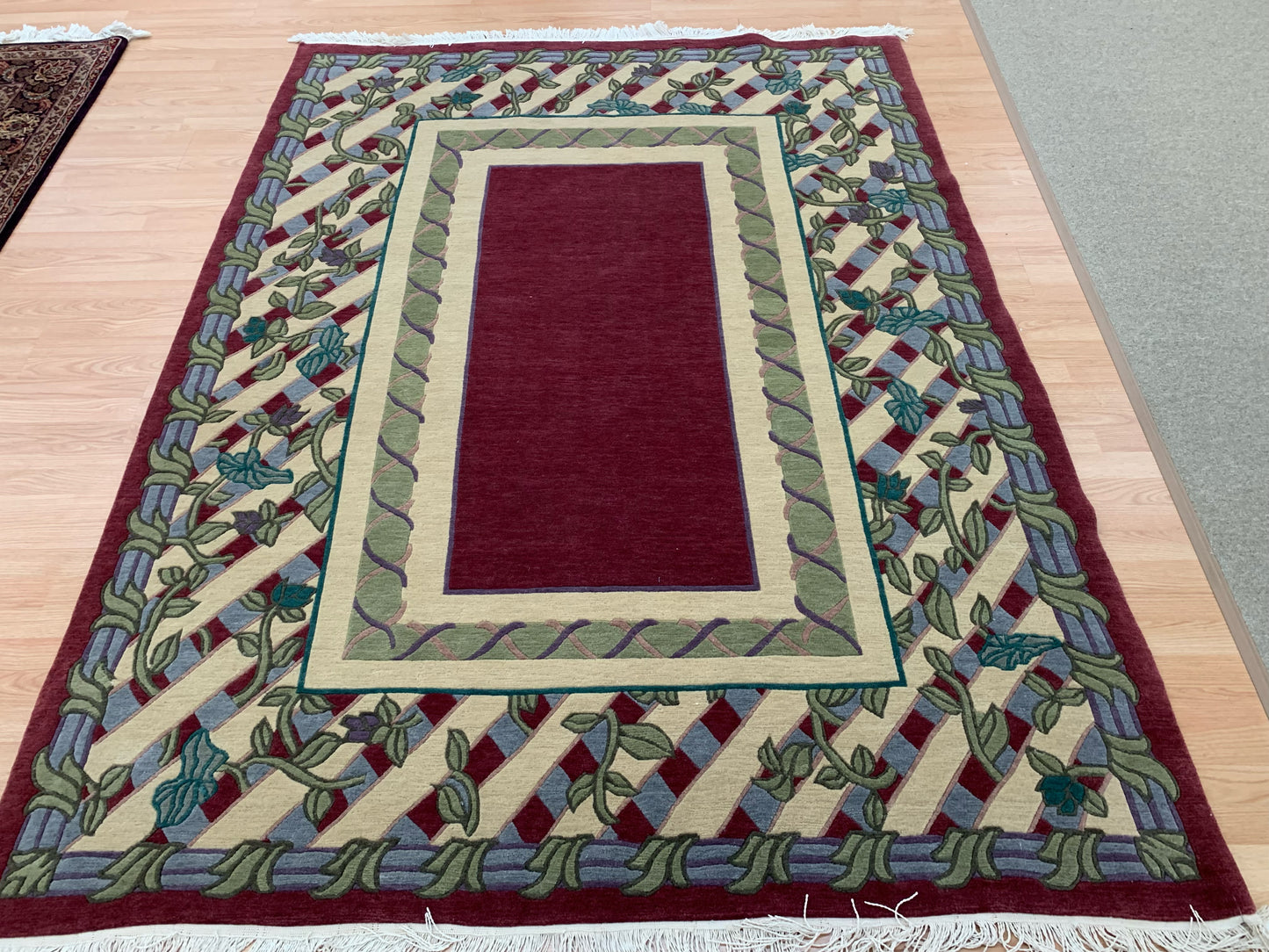 Hand-Knotted Wool Burgundy Lattice Border Rug (6'x9')