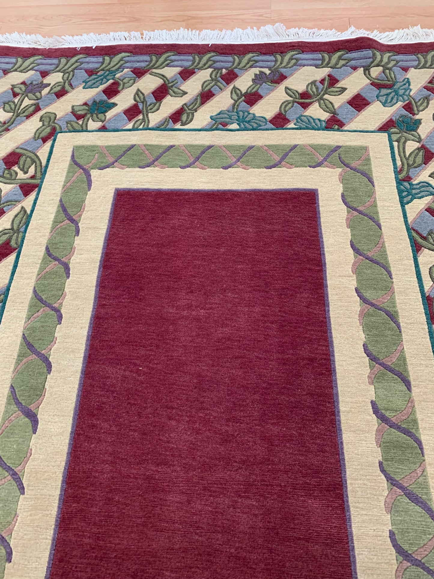 Hand-Knotted Wool Burgundy Lattice Border Rug (6'x9')