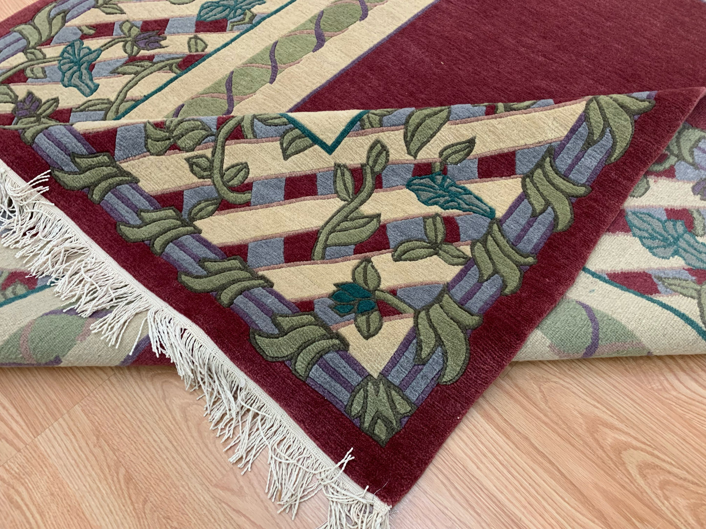 Hand-Knotted Wool Burgundy Lattice Border Rug (6'x9')