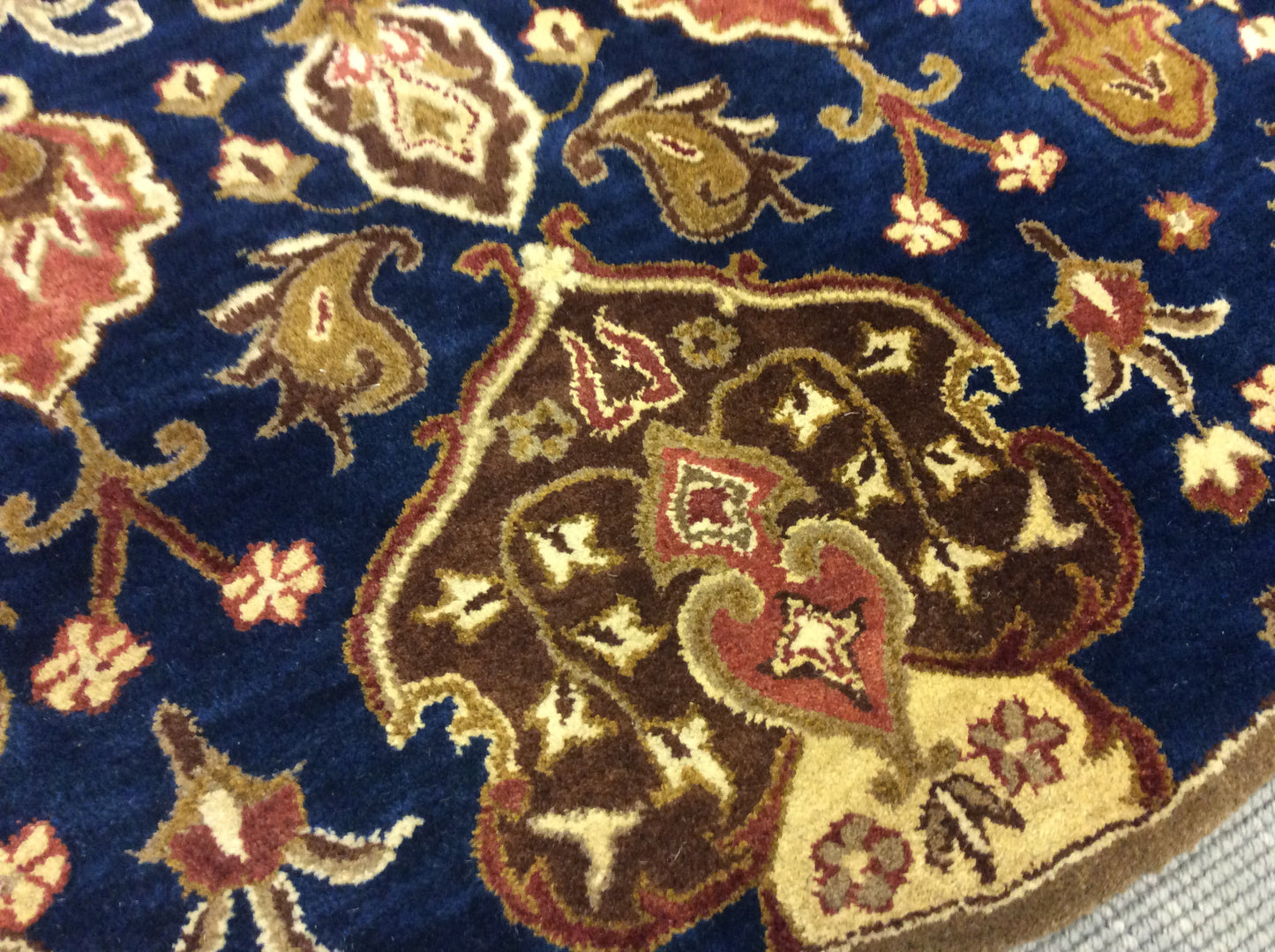 Hand Tufted Wool Royal Blue Round Rug (5'6"Rd)