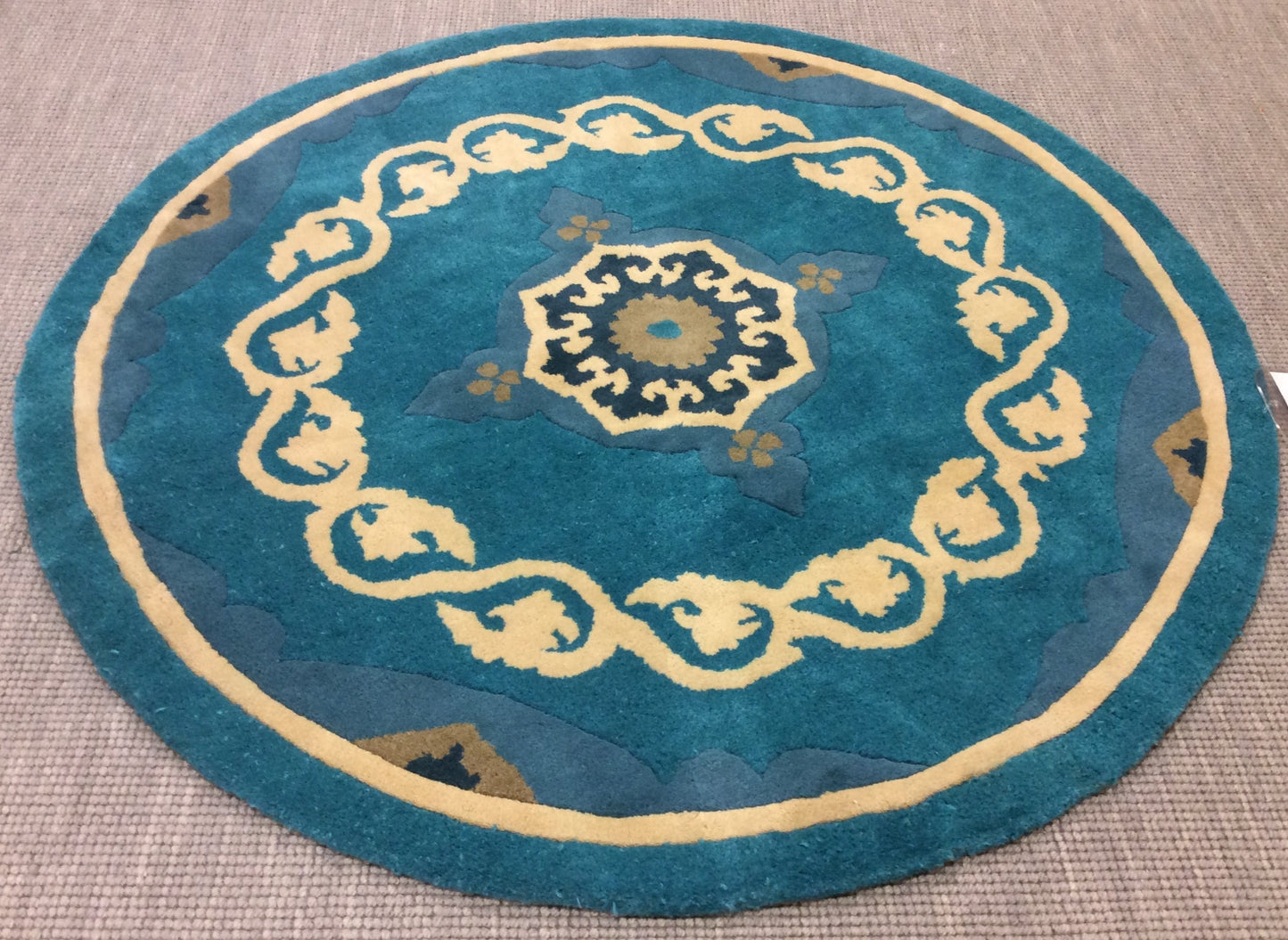 Hand Tufted Wool Light Blue Medallion Round Rug (5'Rd)