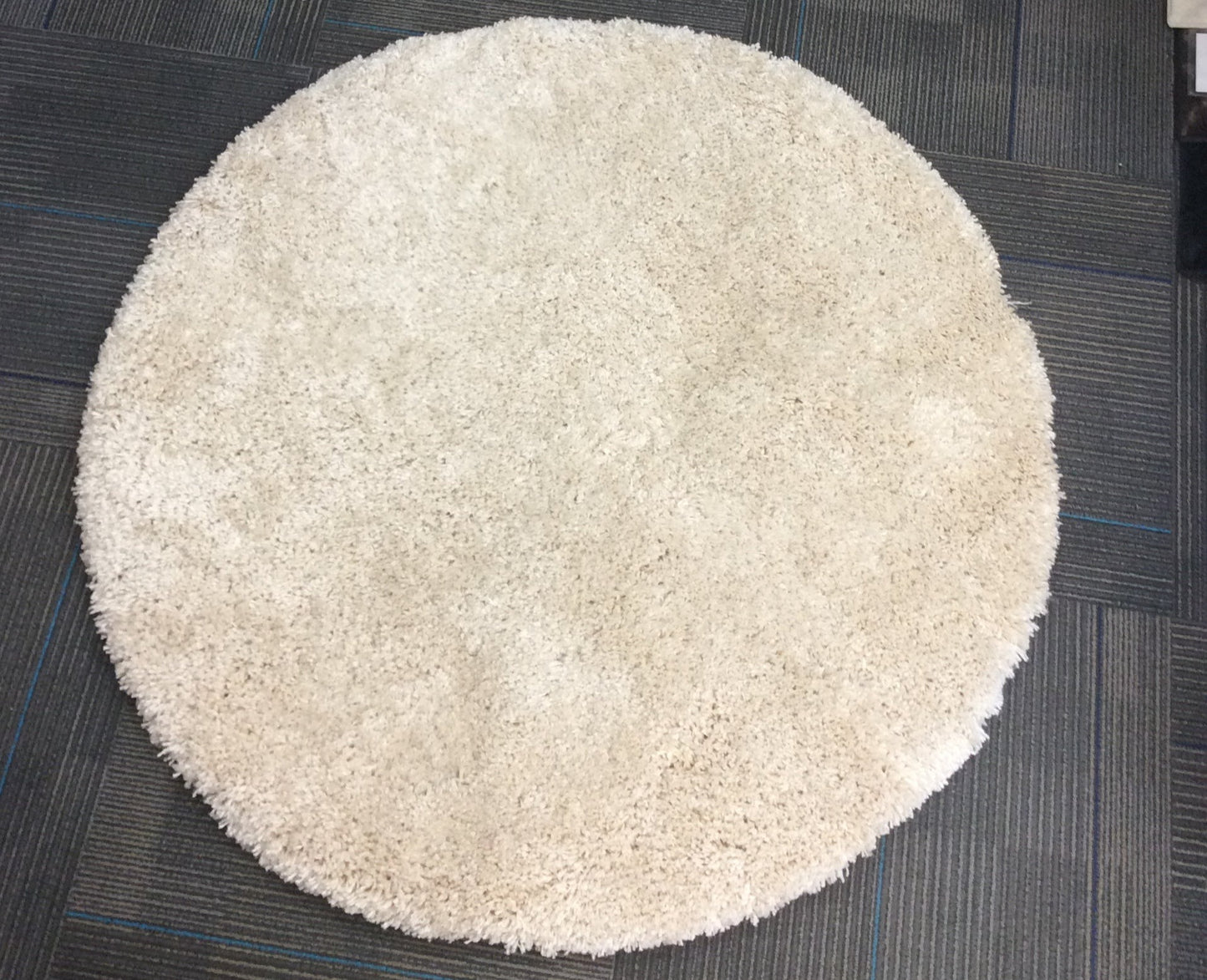 Machine Woven Polypropylene Kane Cream Shag Round Rug (4'Rd)