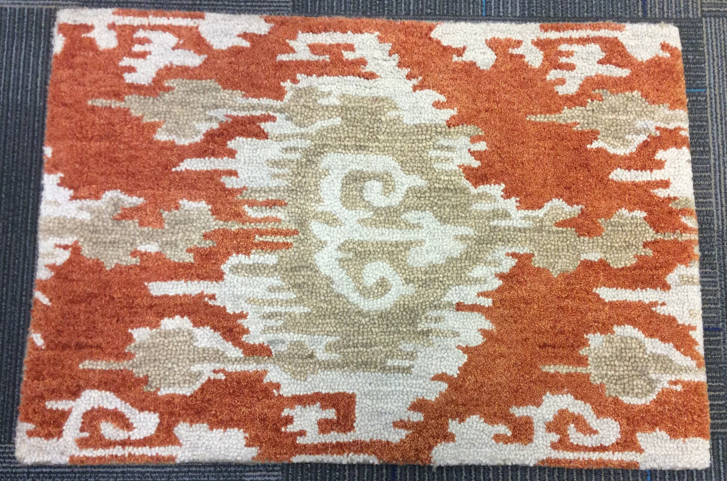 Hand Tufted Wool Rust Ikat Rug (2'x3')