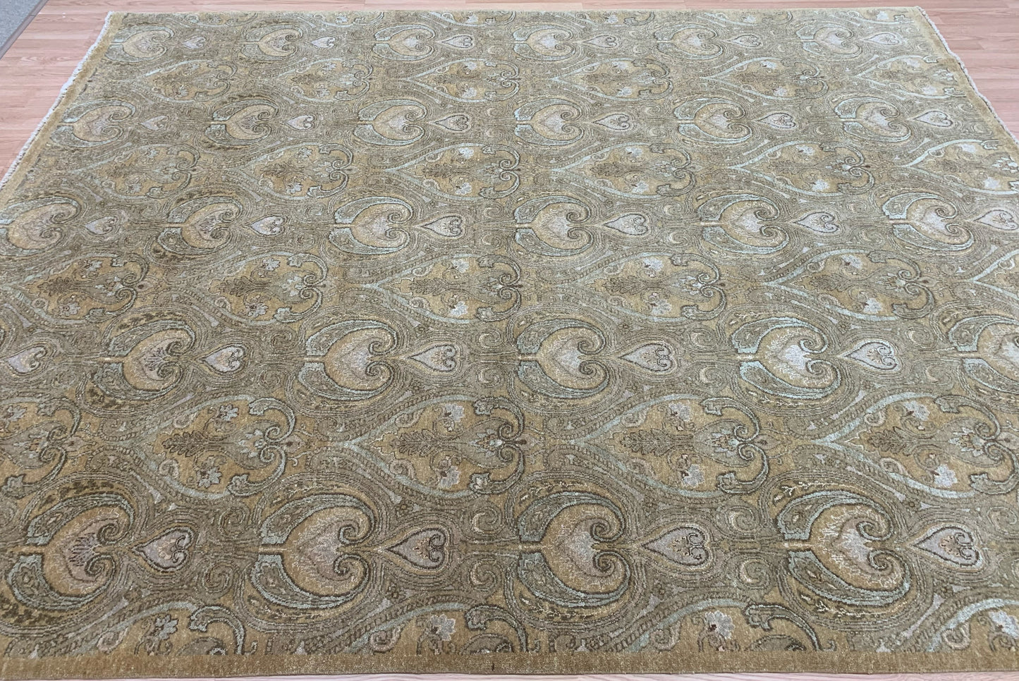 Hand-Knotted Wool and Silk Ivory/Gold Damask Rug (8'x10'2")