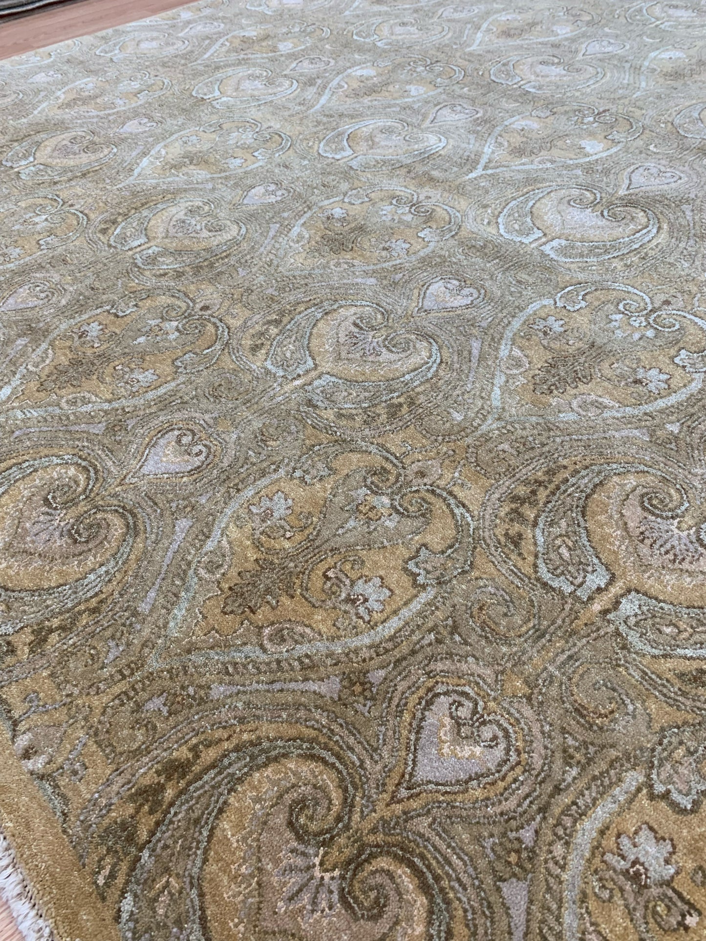 Hand-Knotted Wool and Silk Ivory/Gold Damask Rug (8'x10'2")