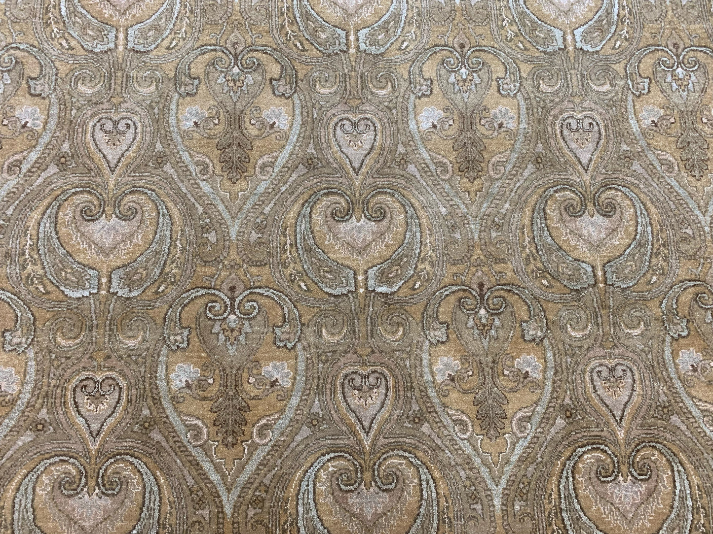 Hand-Knotted Wool and Silk Ivory/Gold Damask Rug (8'x10'2")