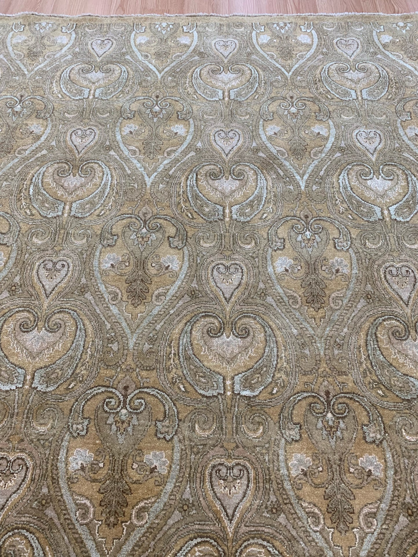 Hand-Knotted Wool and Silk Ivory/Gold Damask Rug (8'x10'2")