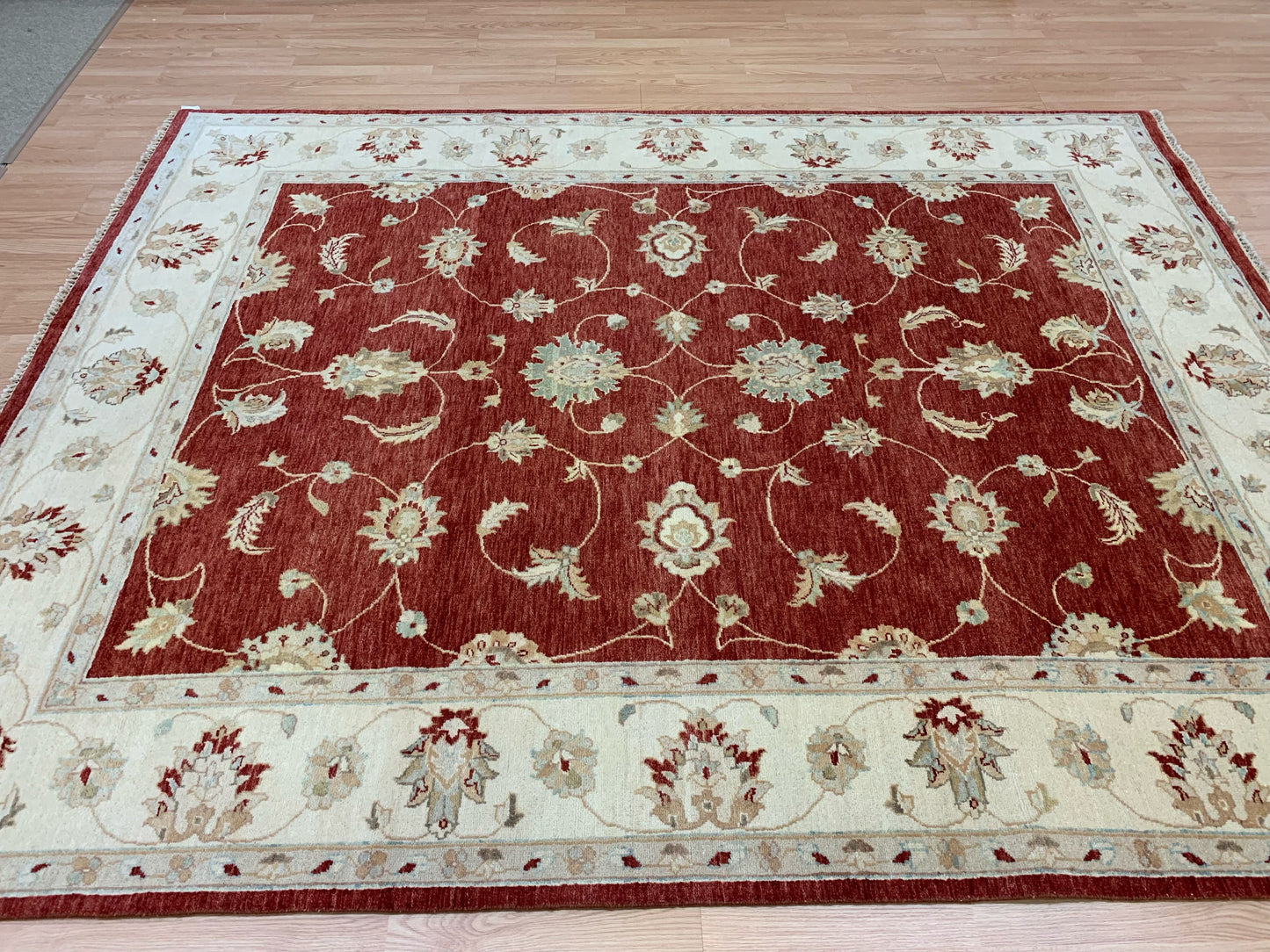 Hand-Knotted Wool Red/Ivory Agra Rug (7'9"x9'9")