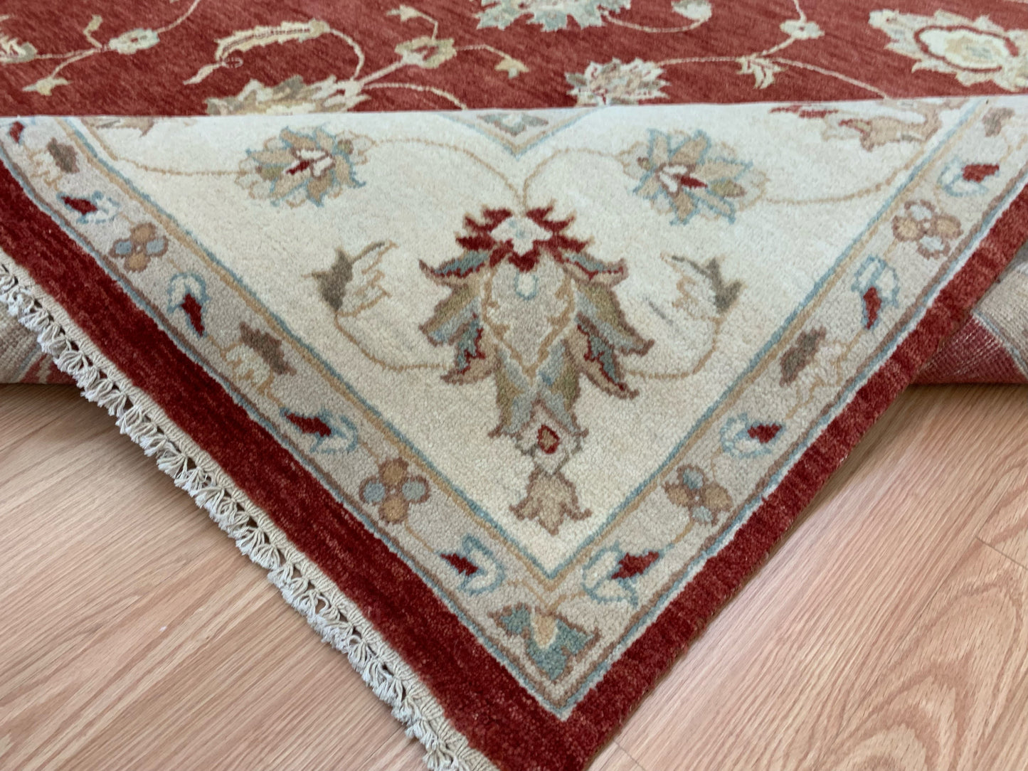 Hand-Knotted Wool Red/Ivory Agra Rug (7'9"x9'9")