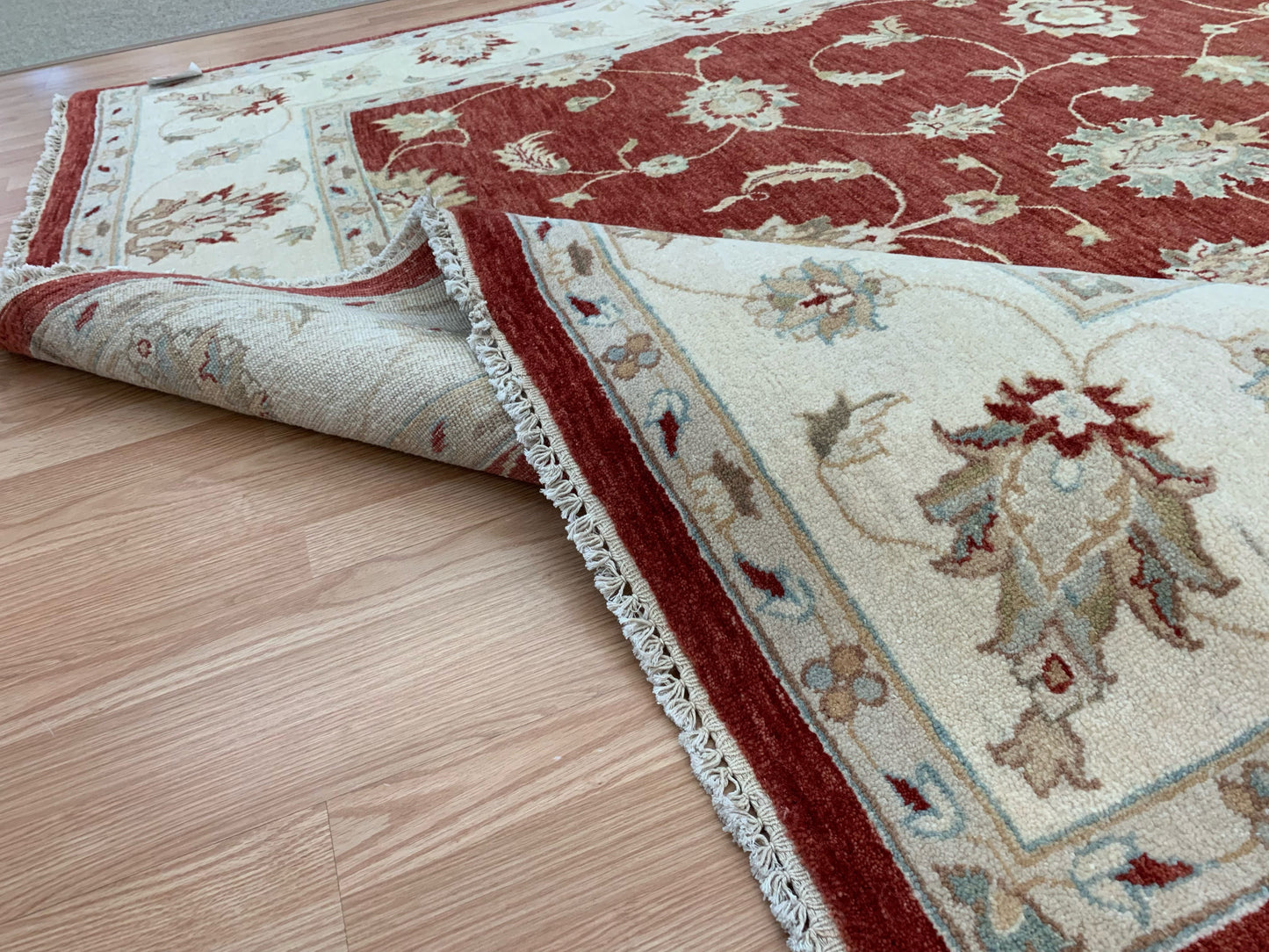 Hand-Knotted Wool Red/Ivory Agra Rug (7'9"x9'9")