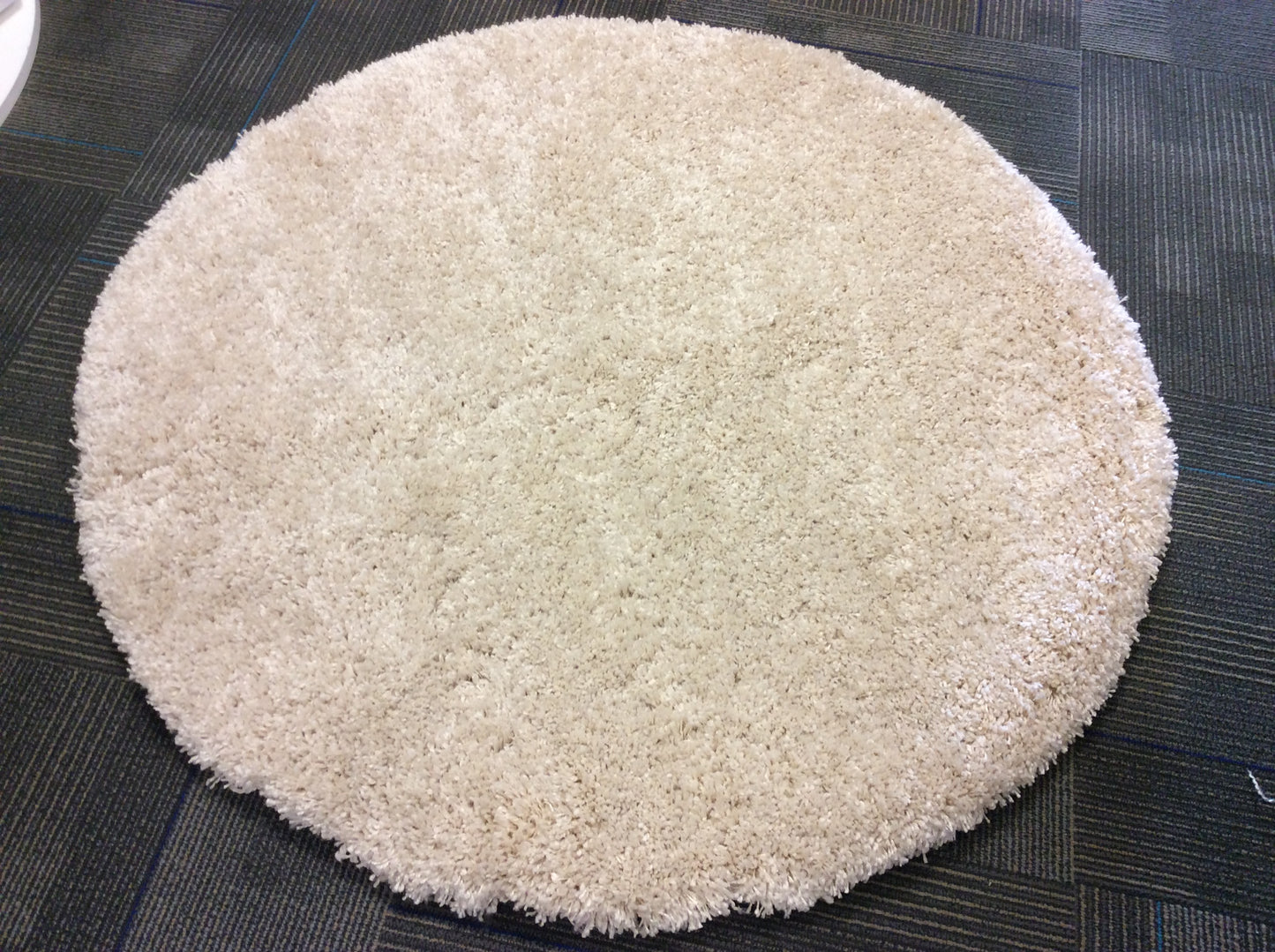 Machine Woven Polypropylene Kane Cream Shag Round Rug (4'Rd)