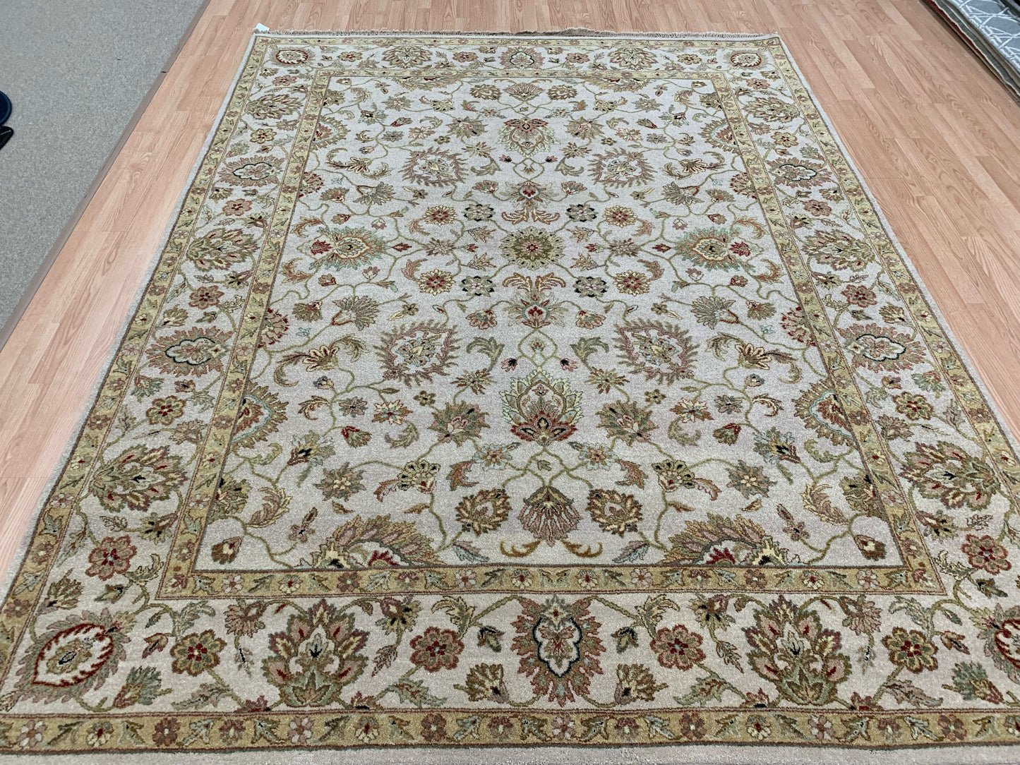 Hand-Knotted Wool Beige Agra Rug (7'11"x10'4")