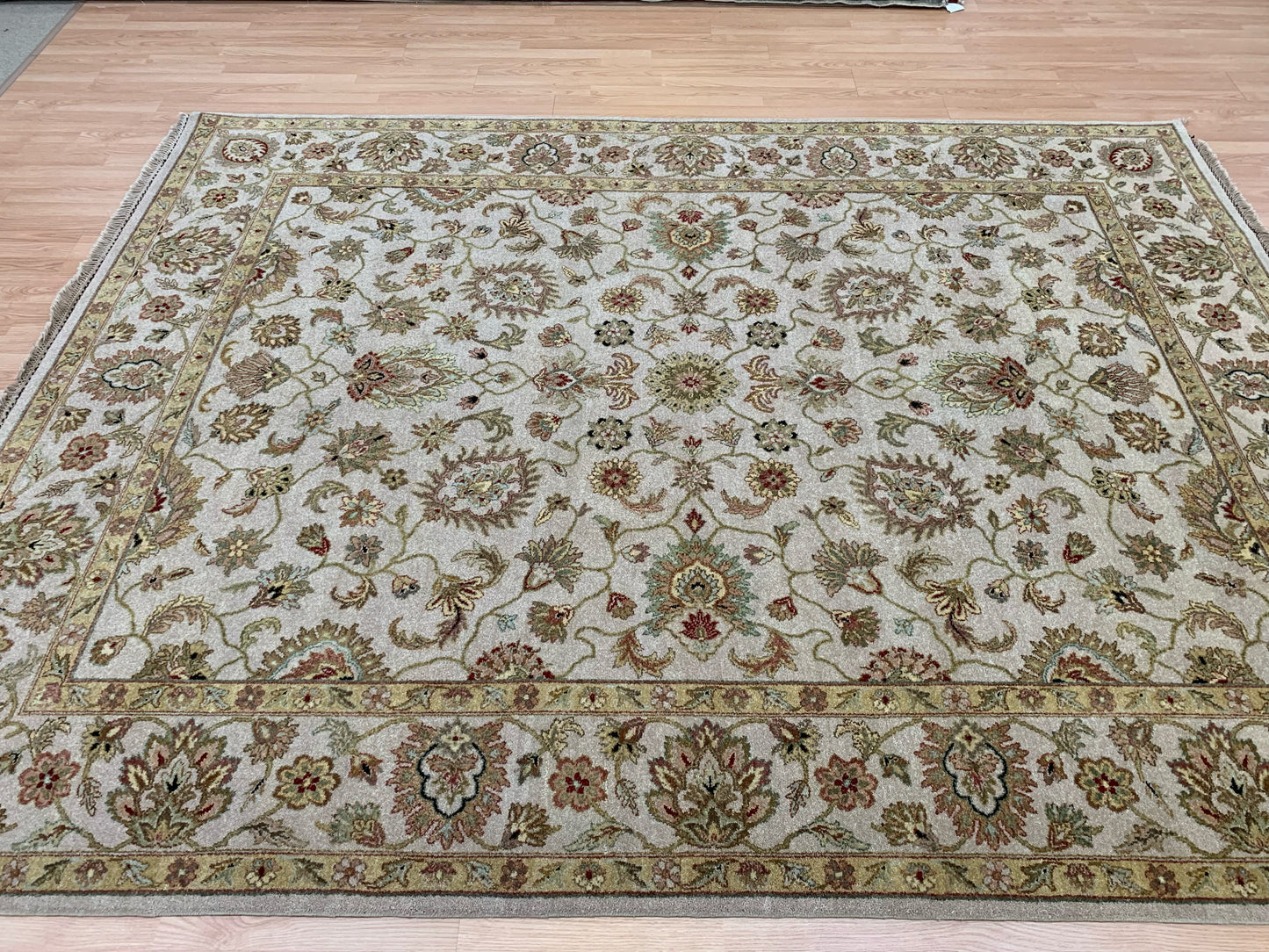 Hand-Knotted Wool Beige Agra Rug (7'11"x10'4")