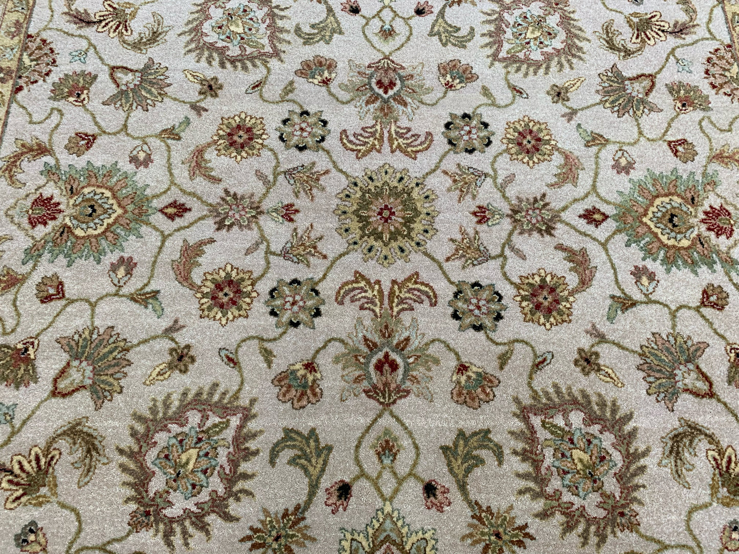 Hand-Knotted Wool Beige Agra Rug (7'11"x10'4")