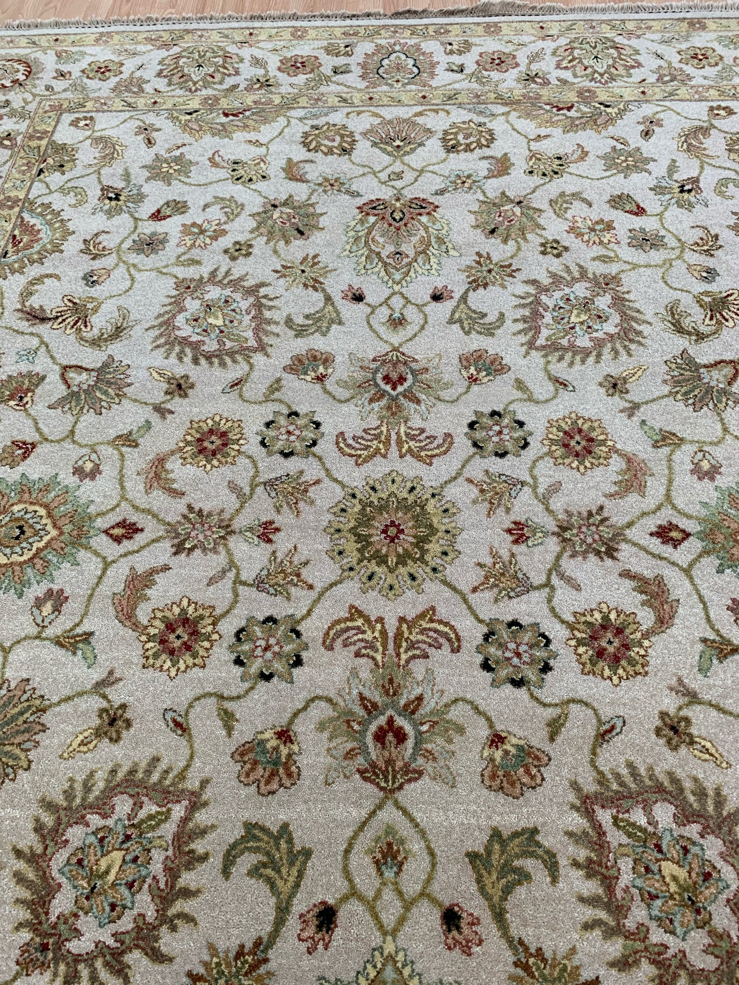 Hand-Knotted Wool Beige Agra Rug (7'11"x10'4")