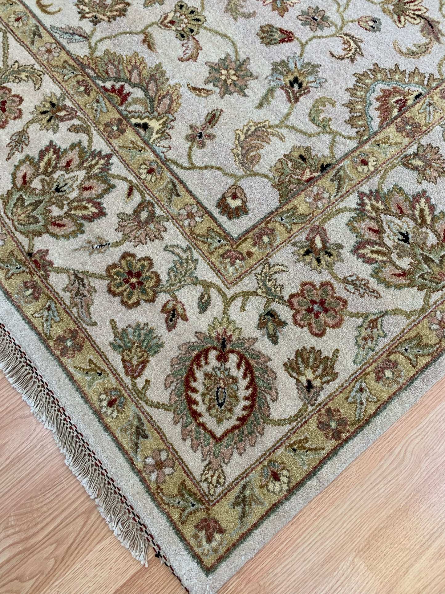 Hand-Knotted Wool Beige Agra Rug (7'11"x10'4")