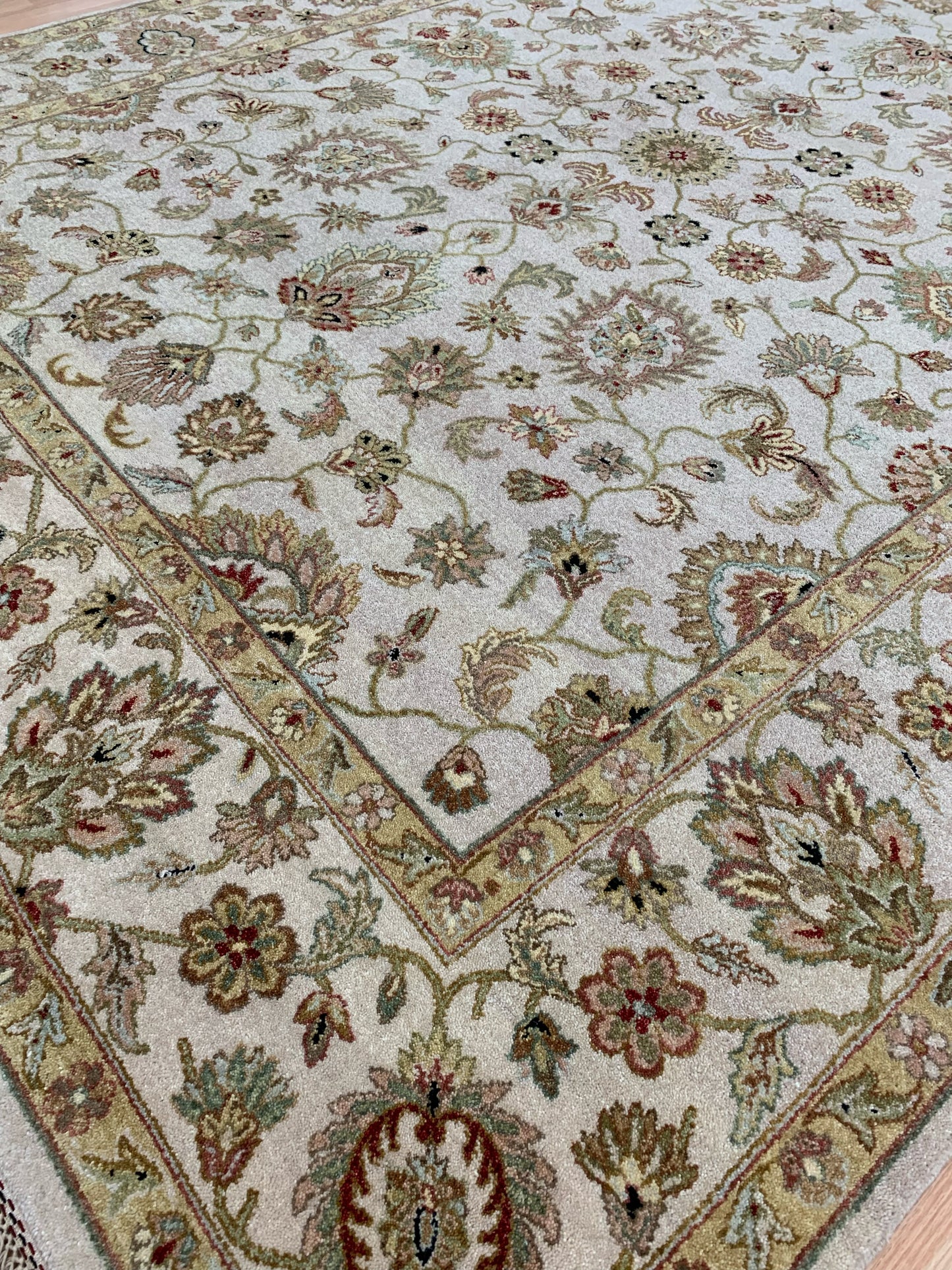 Hand-Knotted Wool Beige Agra Rug (7'11"x10'4")