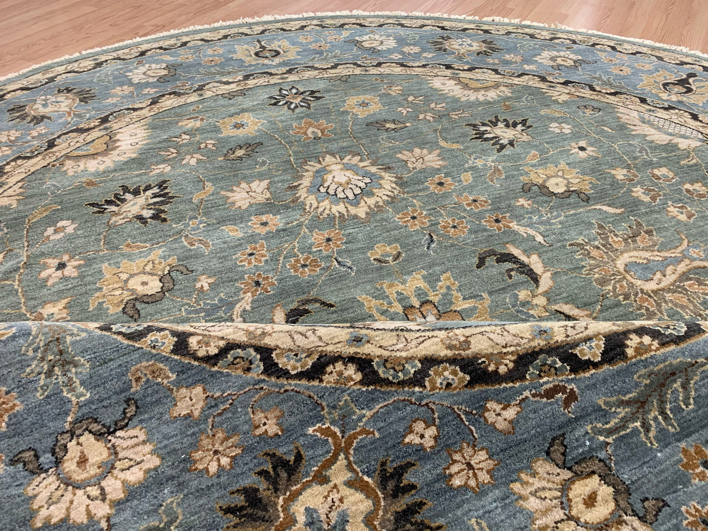 Hand-Knotted Wool Aqua Agra Round Rug (9'10"Rd)