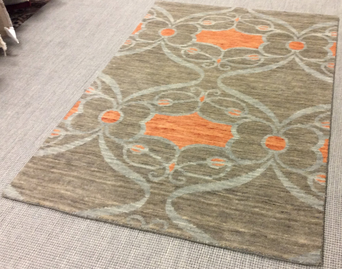 Hand-Knotted Wool Grey Arabesque Rug (4'x6')