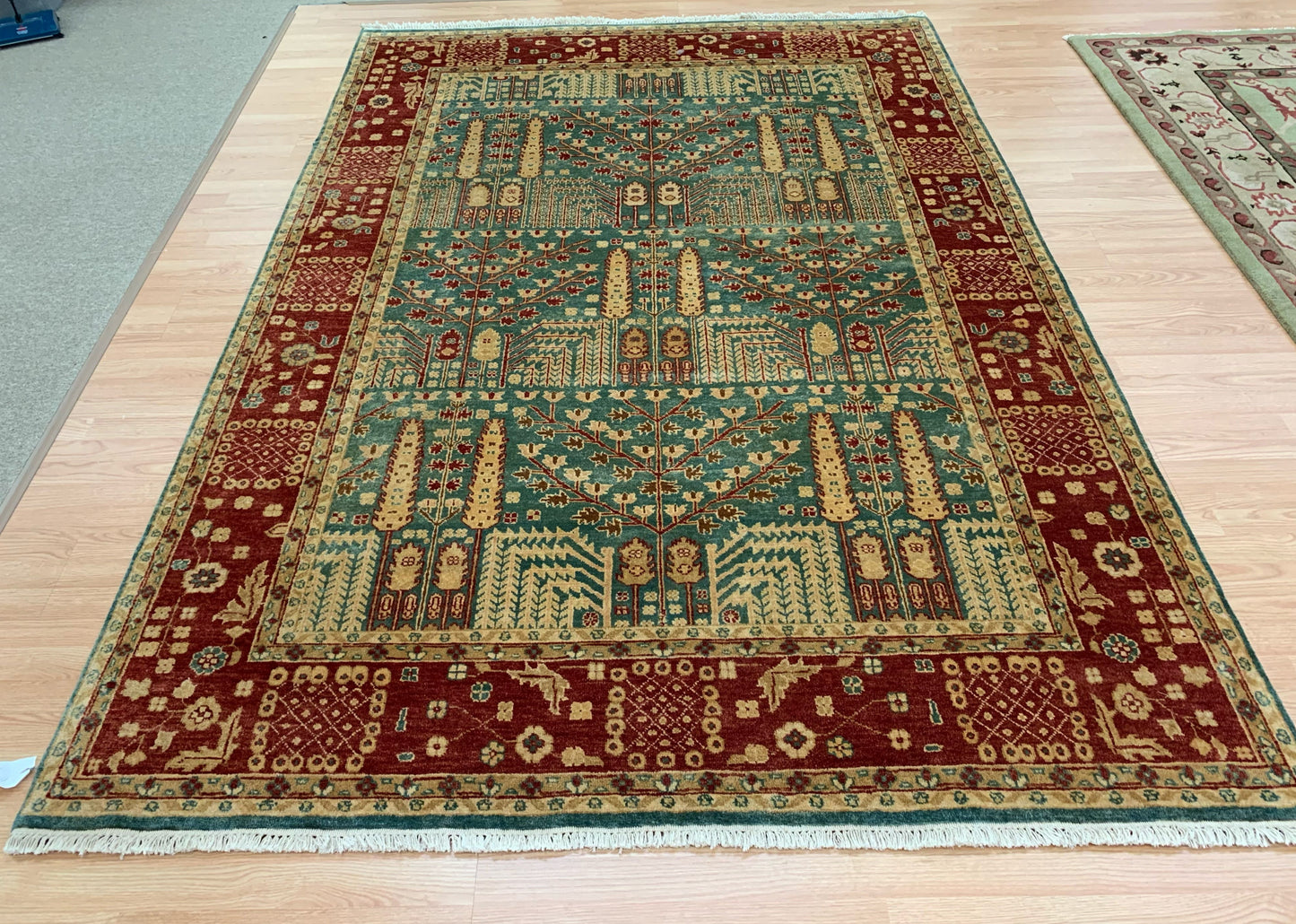 Hand-Knotted Wool Green Akbar Rug(6'6"x9'3")