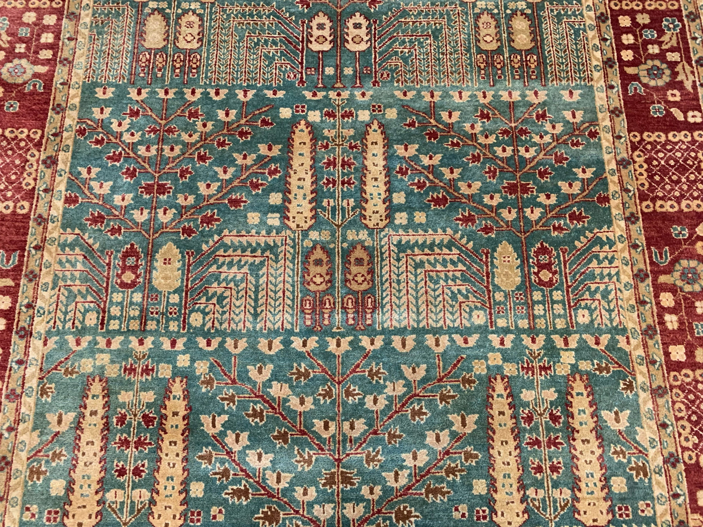 Hand-Knotted Wool Green Akbar Rug(6'6"x9'3")