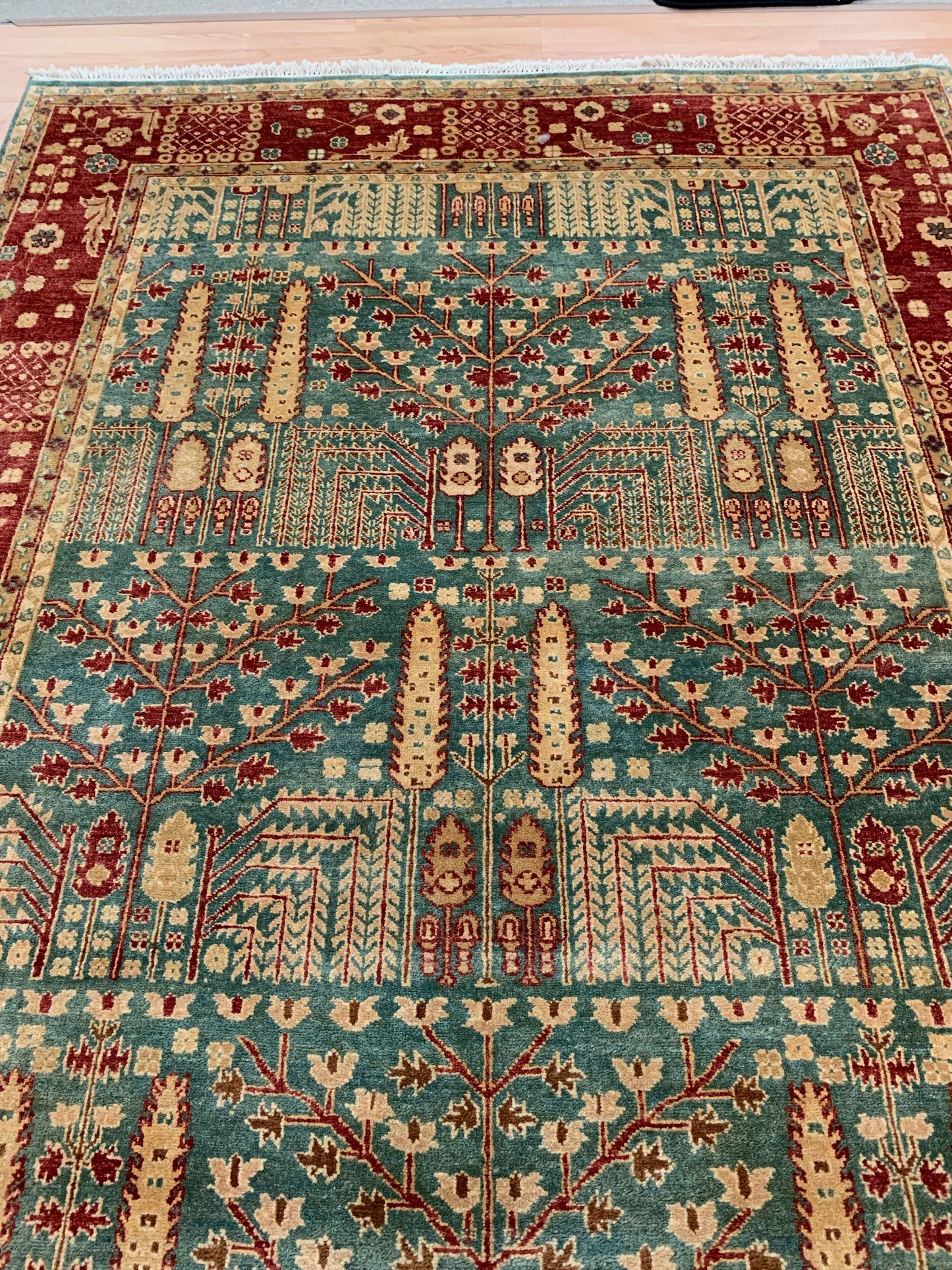 Hand-Knotted Wool Green Akbar Rug(6'6"x9'3")