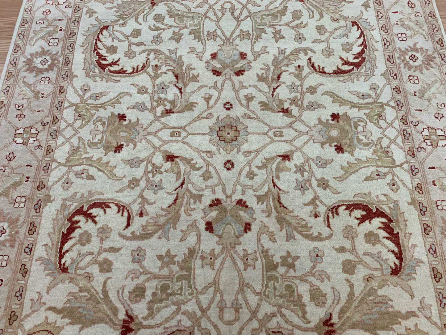 Hand-Knotted Wool Ivory/Cream Kashan Rug (6'x8'10")