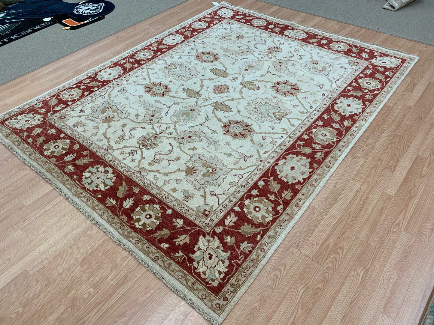 Hand-Knotted Wool Ivory/Red Agra Rug (7'10x9'11")